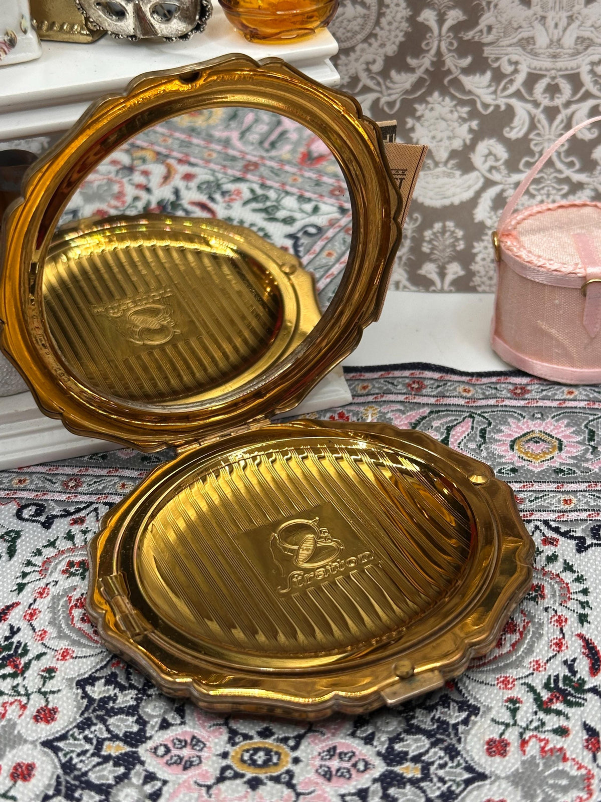 Vintage Stratton Queen Style Powder Compact 7.5cm Hand Painted Rose Design Gold Tone England