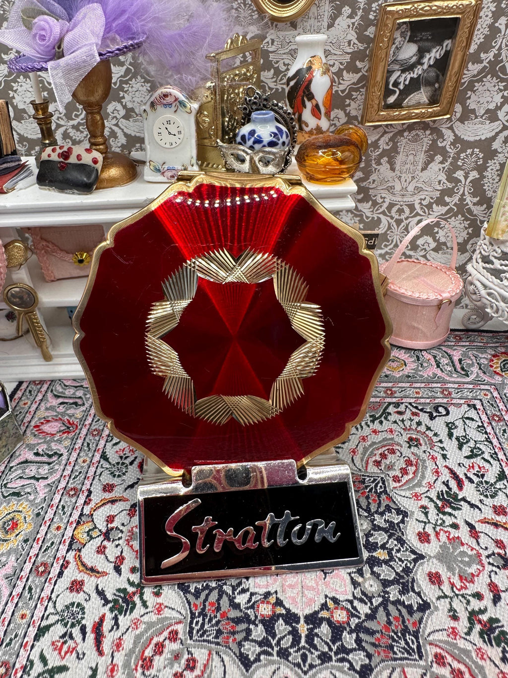 Vintage Stratton Powder Compact – Red Sunburst Enamel Star Design – Gold Tone Scalloped Compact 8.5cm