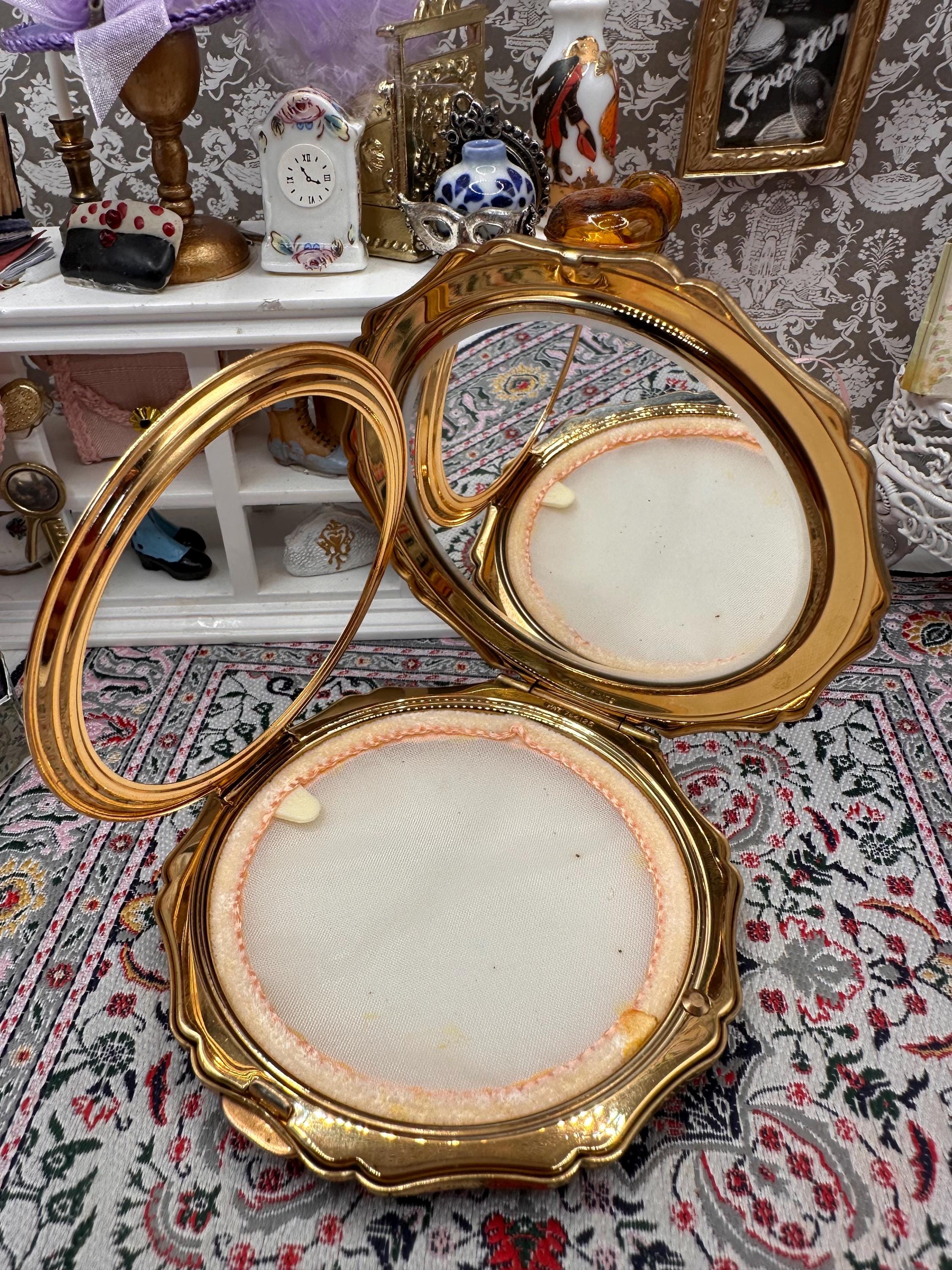 Vintage Stratton Powder Compact – Red Sunburst Enamel Star Design – Gold Tone Scalloped Compact 8.5cm