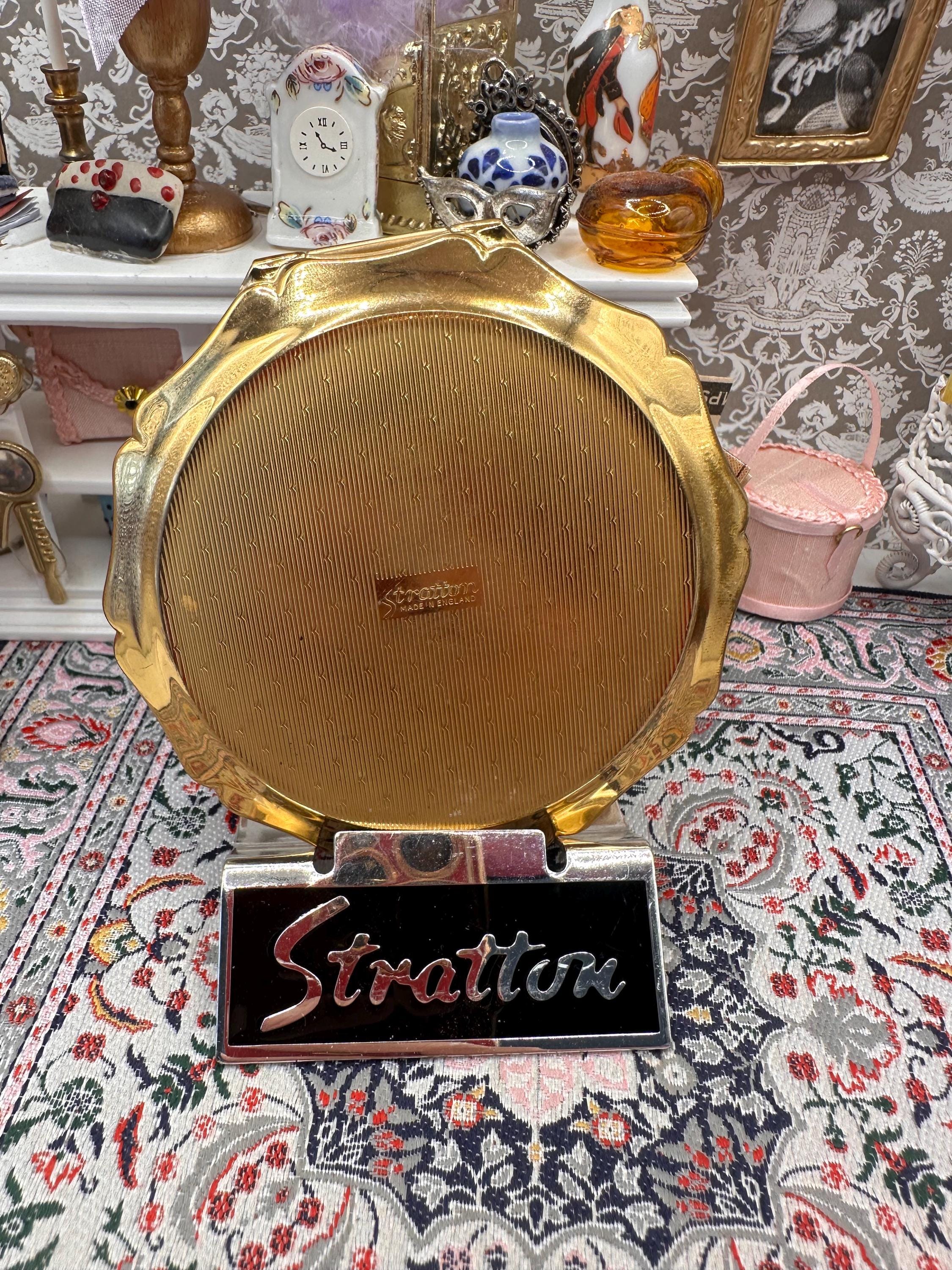 Vintage Stratton Powder Compact – Red Sunburst Enamel Star Design – Gold Tone Scalloped Compact 8.5cm