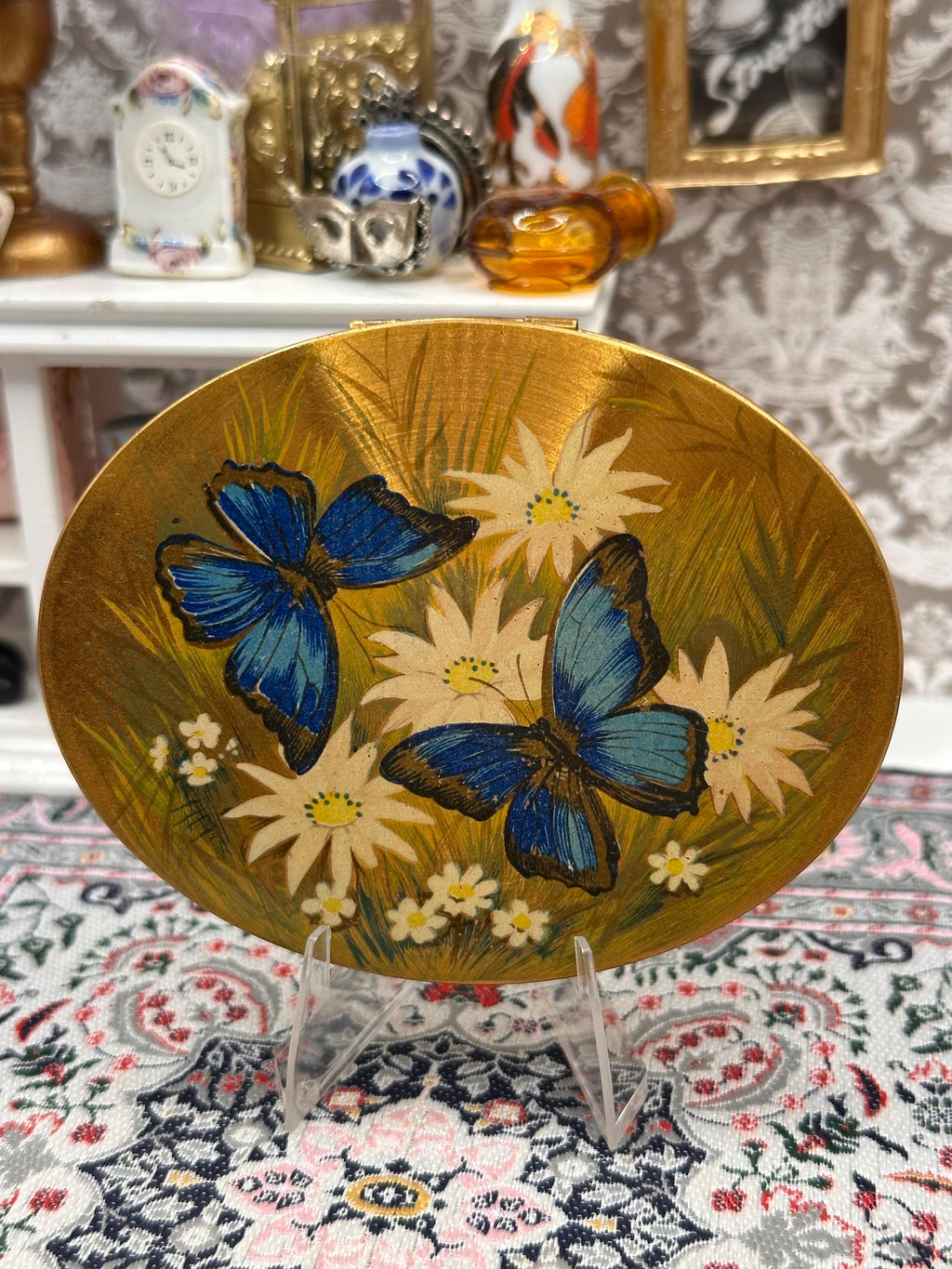 Vintage Butterfly Daisy Powder Compact, Gold Tone Oval Mirror, Mid-Century Design
