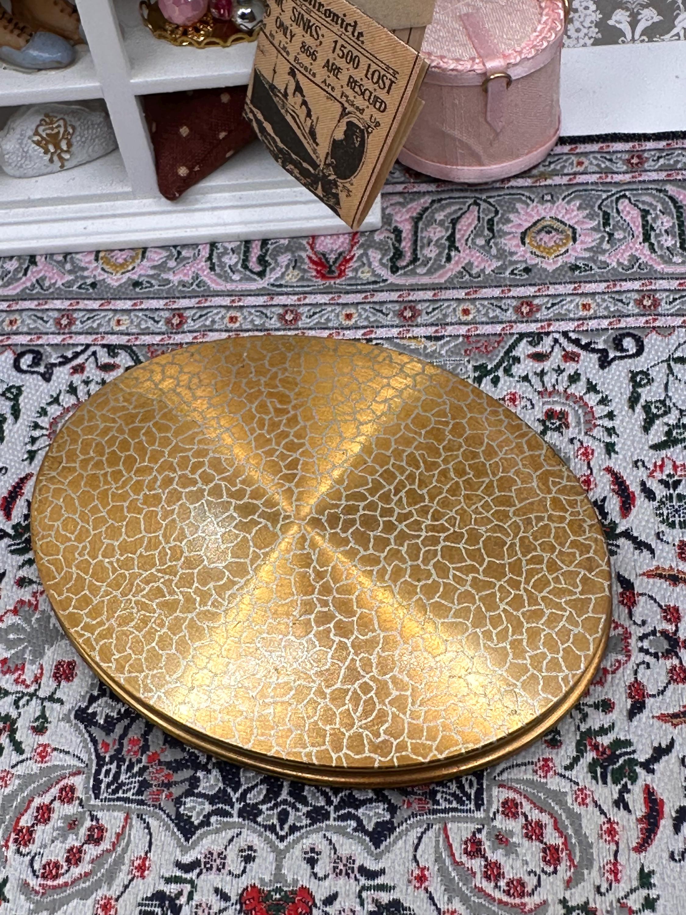 Vintage Butterfly Daisy Powder Compact, Gold Tone Oval Mirror, Mid-Century Design