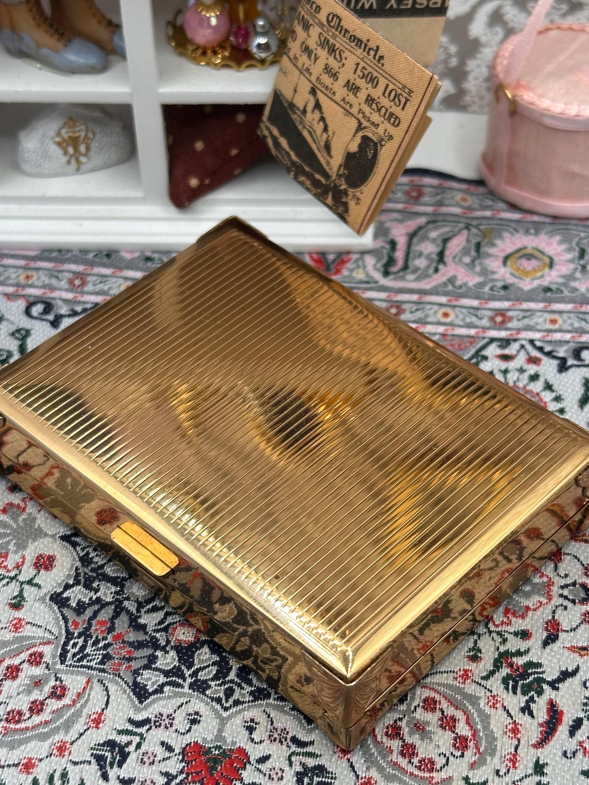Vintage Musical Powder Compact – Black Enamel Guitar, Mother of Pearl Inlay – 1950s Vanity Case