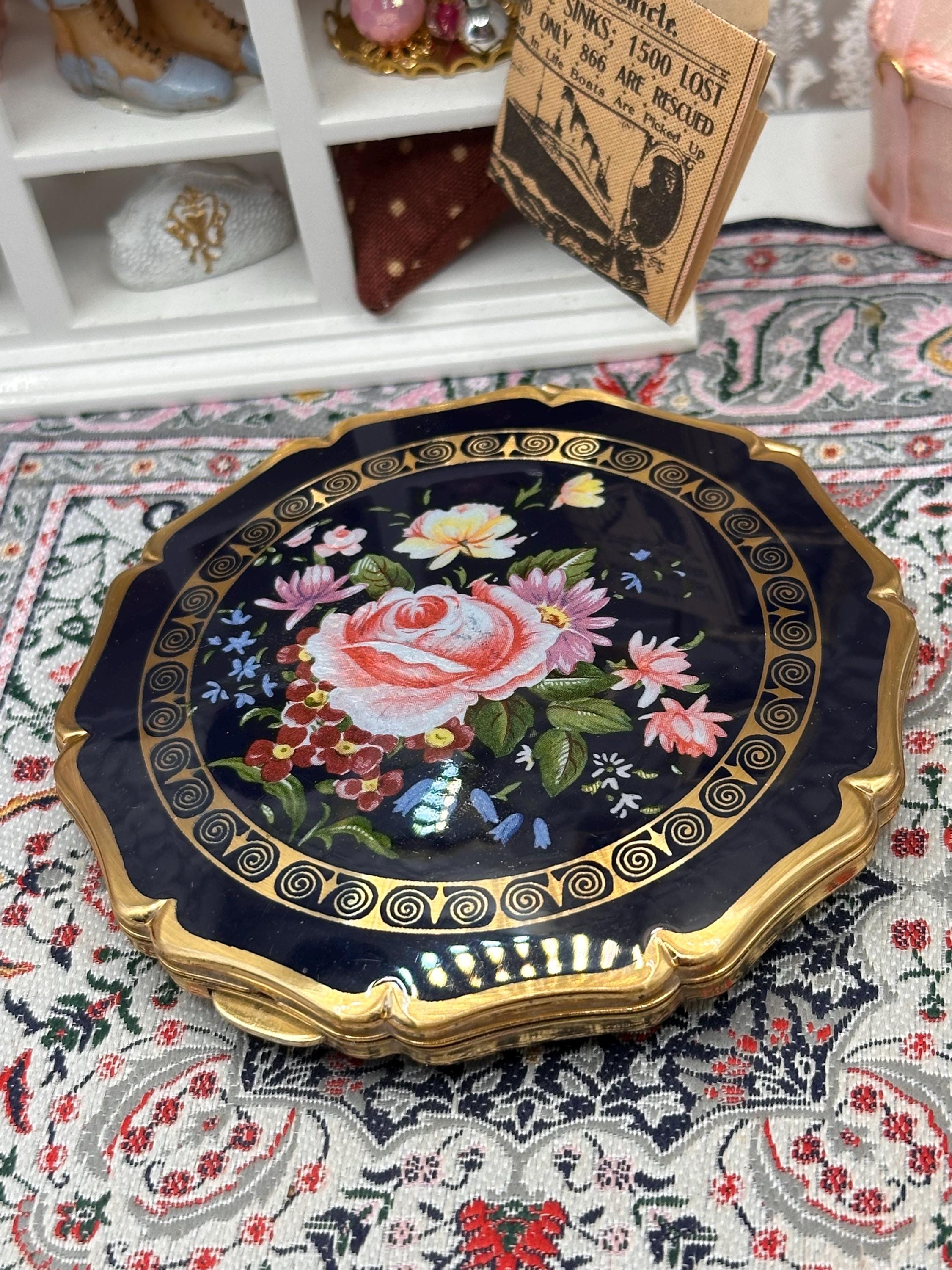 Vintage Stratton Powder Compact – Navy Floral Enamel, Gold Scroll, 1950s/60s British Pouch