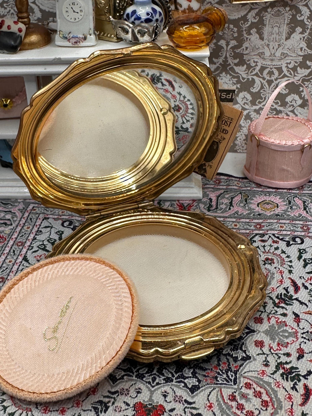Vintage Stratton Powder Compact – Navy Floral Enamel, Gold Scroll, 1950s/60s British Pouch