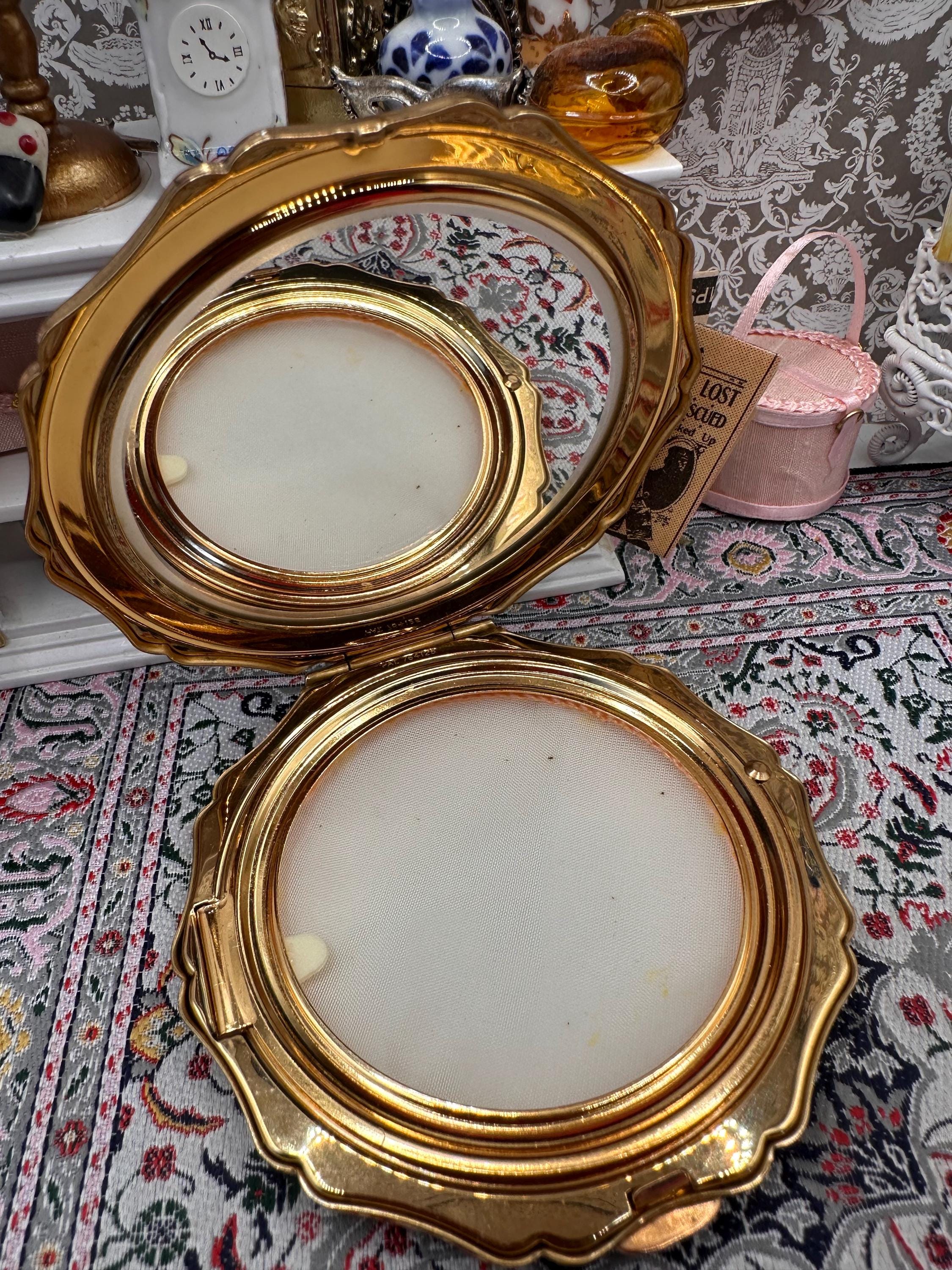 Vintage Stratton Powder Compact – Red Sunburst Enamel Star Design – Gold Tone Scalloped Compact 8.5cm