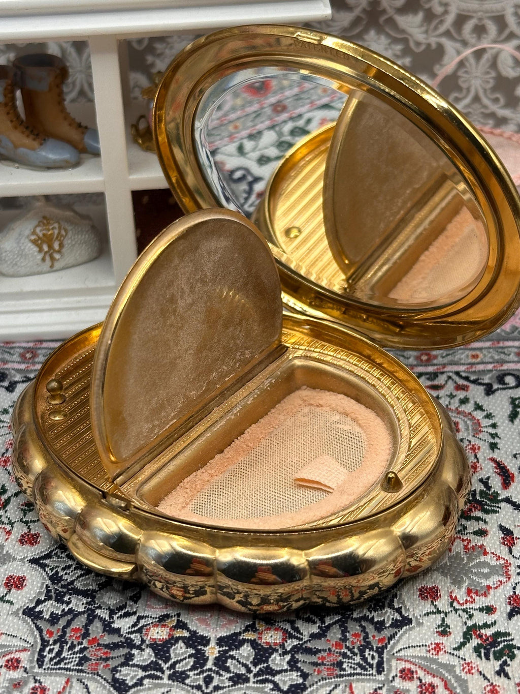 Vintage Kigu Concerto Musical Powder Compact, Gold Tone Engine Turned Vanity Case