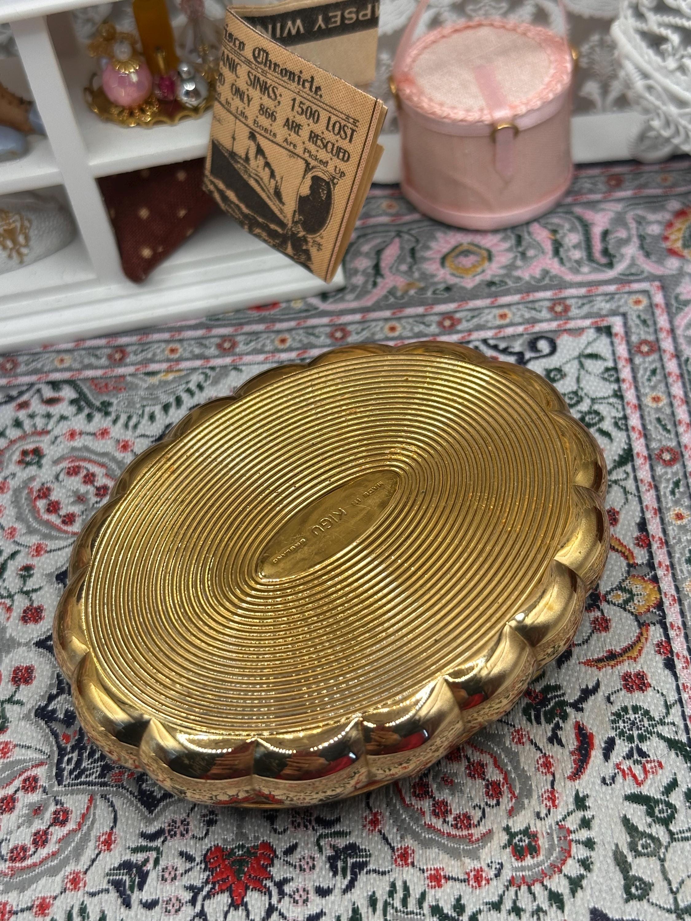 Vintage Kigu Concerto Musical Powder Compact, Gold Tone Engine Turned Vanity Case