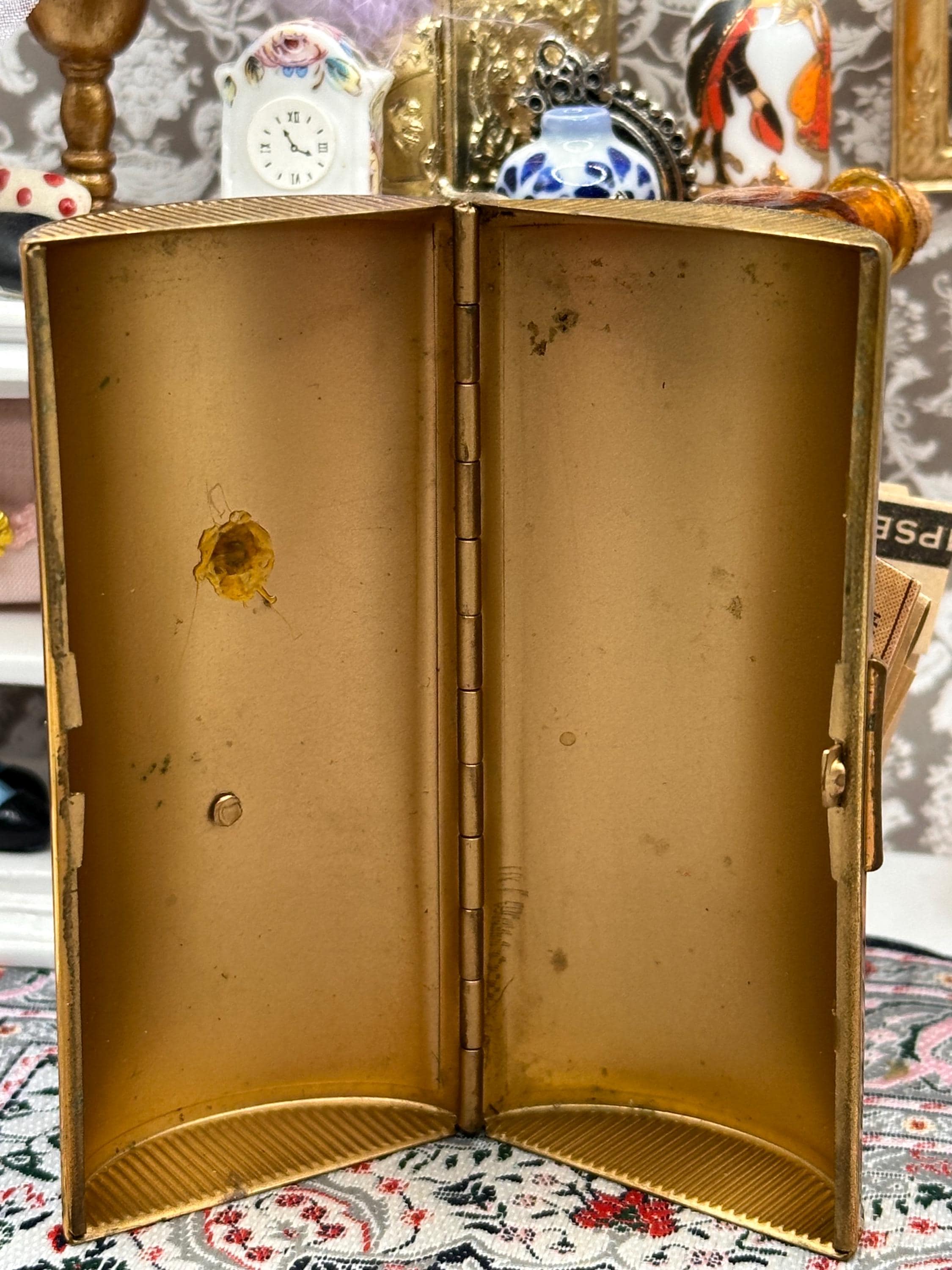 Vintage Kigu Blue Guilloché Cigarette Case 9cm – Gold Tone with Silver Tone Wreath Detail – Mid Century Vanity Tobacciana