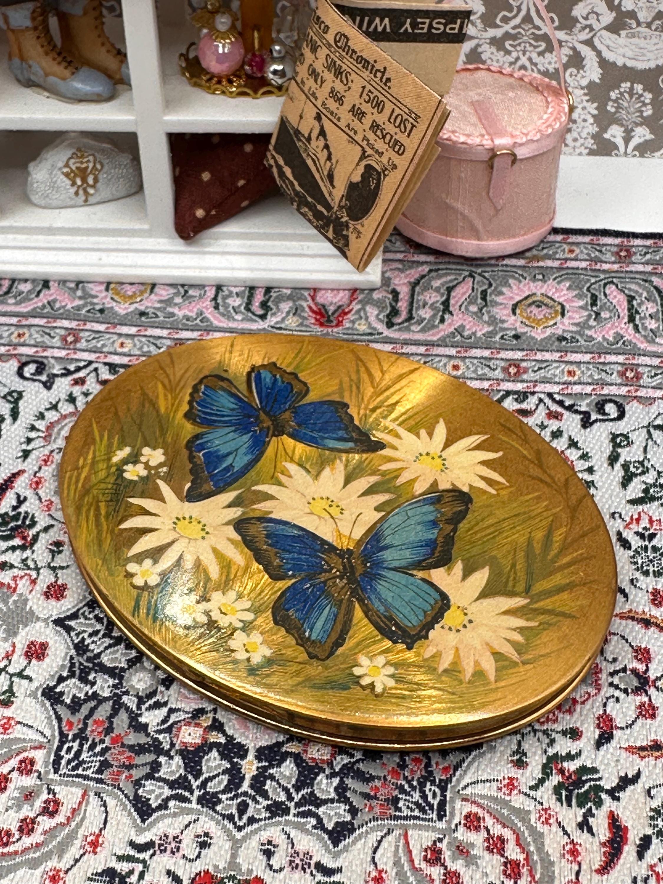 Vintage Butterfly Daisy Powder Compact, Gold Tone Oval Mirror, Mid-Century Design