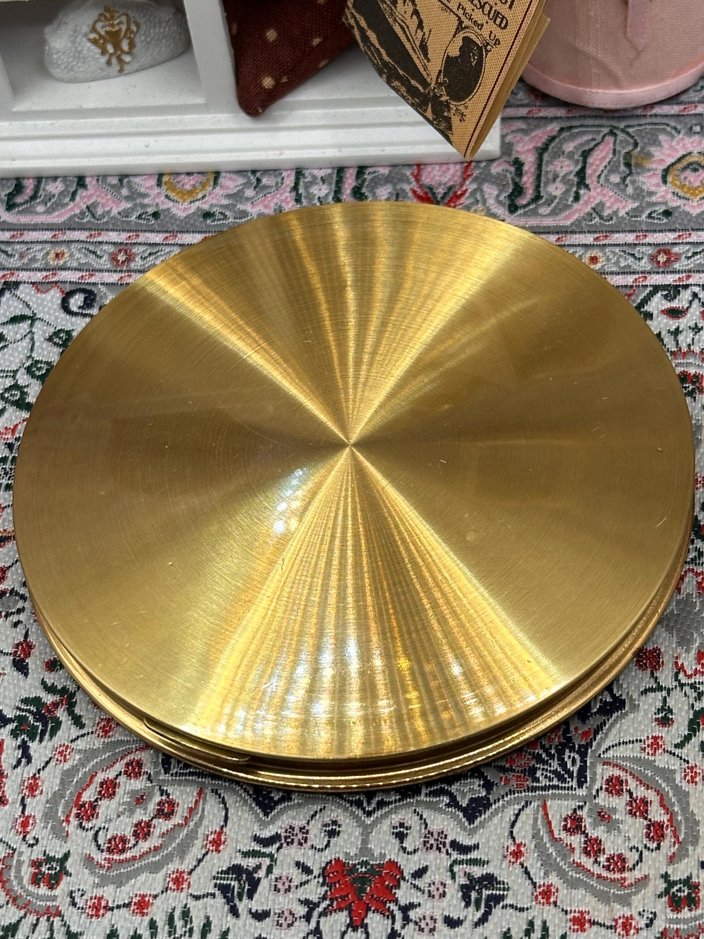 Le Rage Butterfly Powder Compact – 1950s British Gold Tone Autumn Leaf Design (with Pouch)