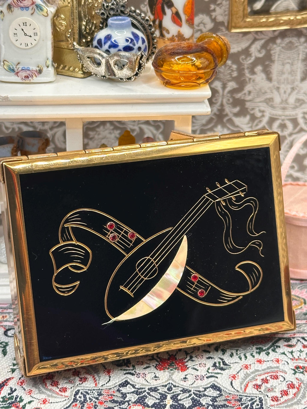 Vintage Musical Powder Compact – Black Enamel Guitar, Mother of Pearl Inlay – 1950s Vanity Case