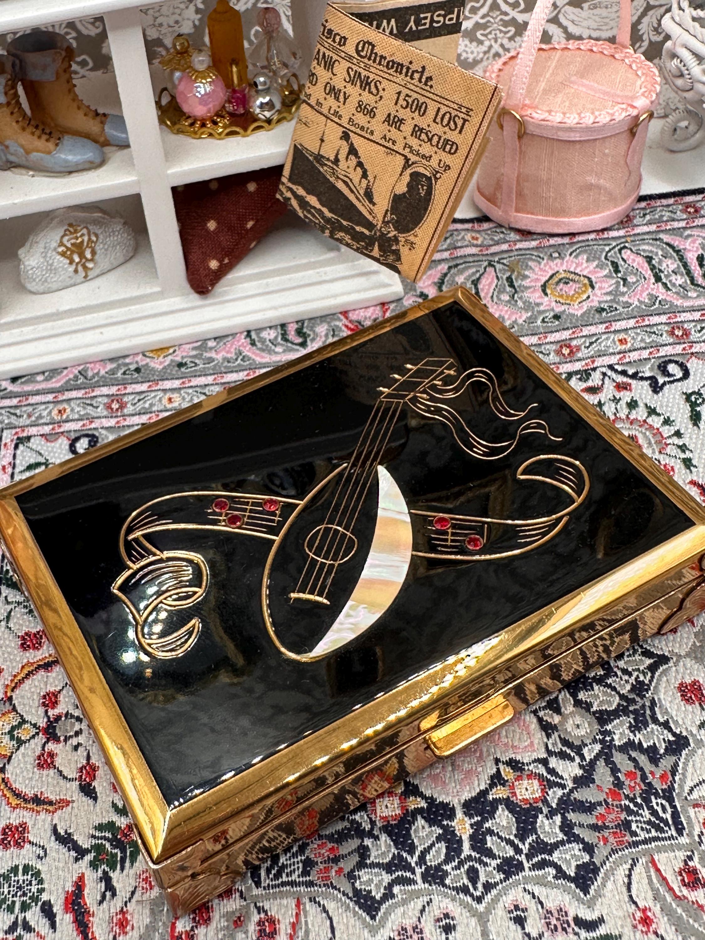 Vintage Musical Powder Compact – Black Enamel Guitar, Mother of Pearl Inlay – 1950s Vanity Case