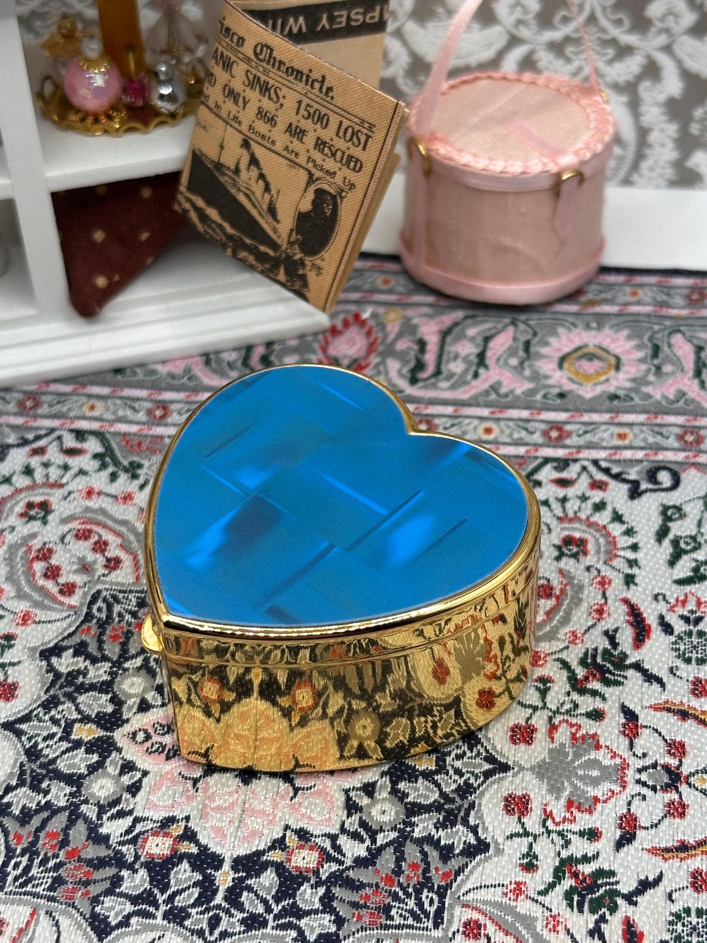 Vintage Ronson Heart Shaped Trinket or Pill Box | Blue Lucite & Gold Tone Jewellery Box | Mid Century Vanity Box