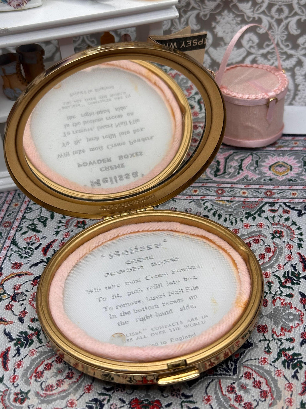 Vintage Melissa Creme Powder Compact | Red Guilloché Powder Compact | Gold Tone Mid Century Vanity Compact | 7.5cm