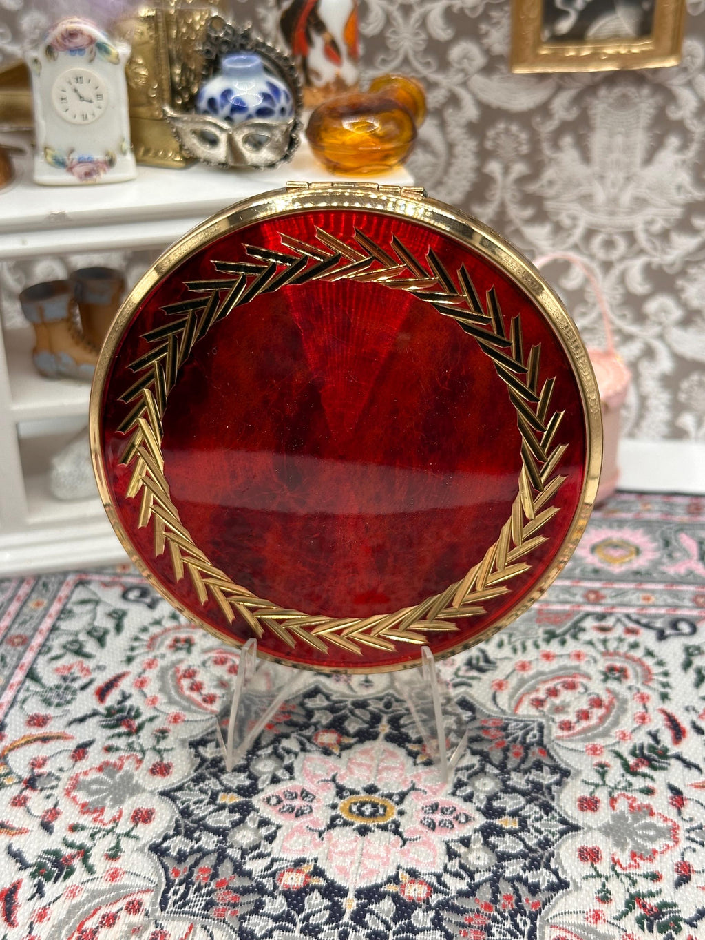 Vintage Melissa Creme Powder Compact | Red Guilloché Powder Compact | Gold Tone Mid Century Vanity Compact | 7.5cm