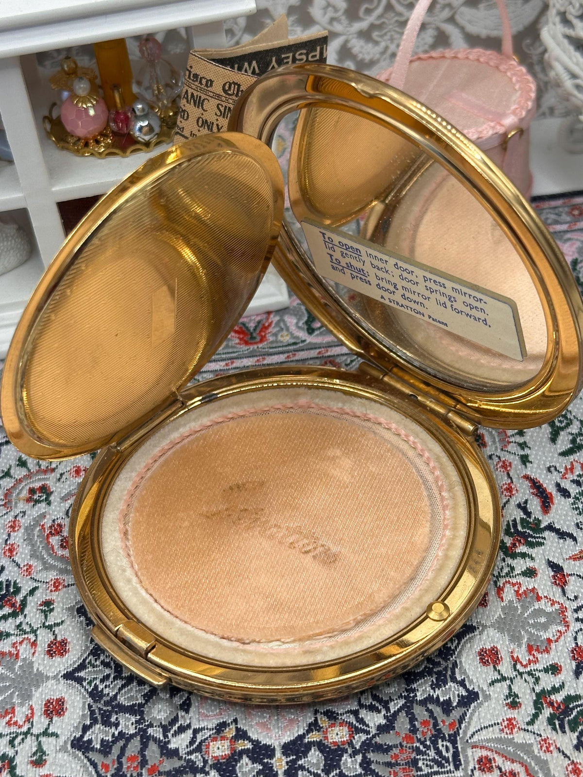 Vintage Stratton Slimline Powder Compact with Original Box & Pouch, Gold Tone Starburst Compact, Made in England