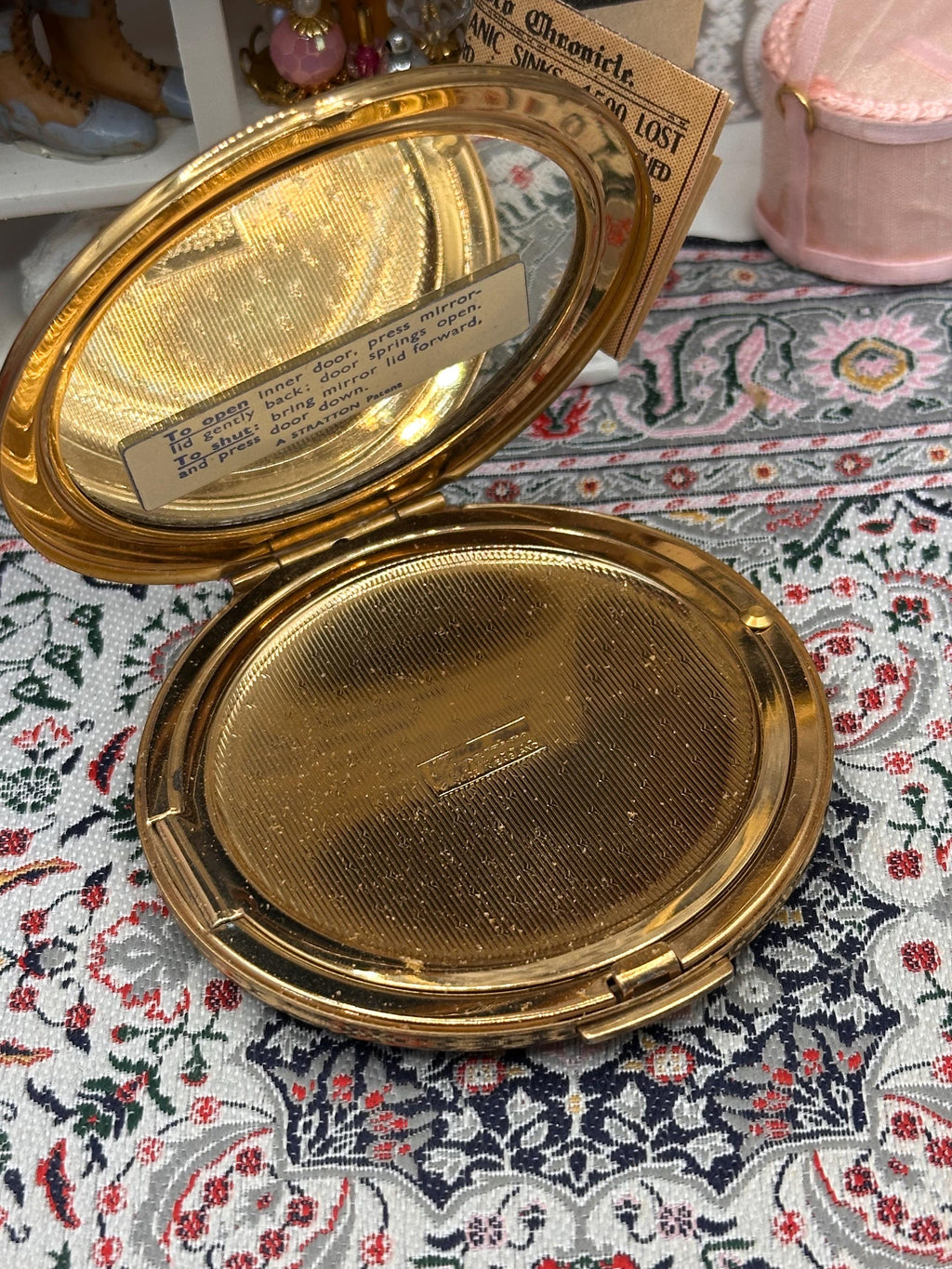 Vintage Stratton Slimline Powder Compact with Original Box & Pouch, Gold Tone Starburst Compact, Made in England