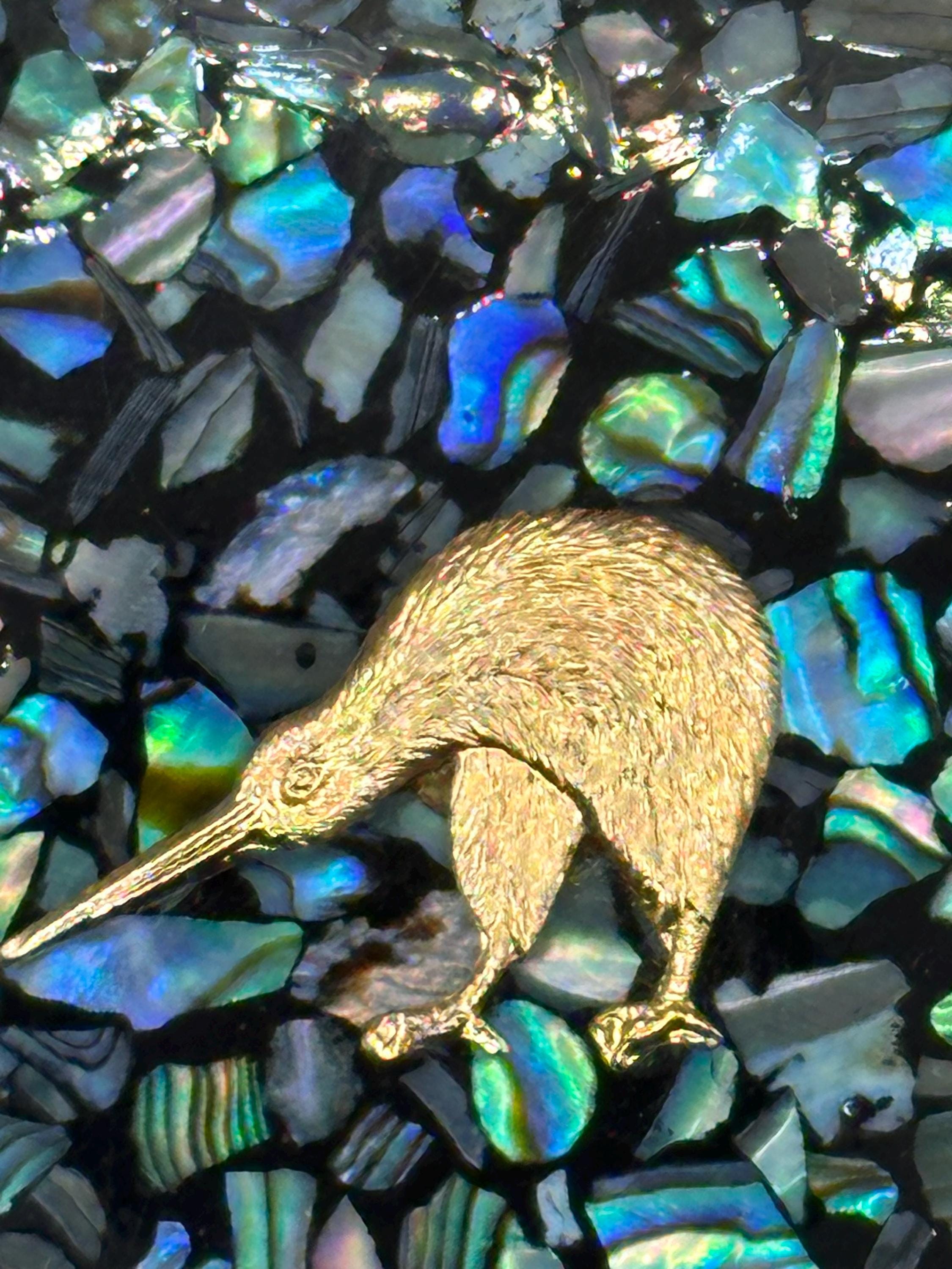 Vintage Stratton Kiwi Bird Abalone Powder Compact | Mother of Pearl Mosaic Powder Compact | New Zealand Souvenir Vanity Compact | 7.5cm