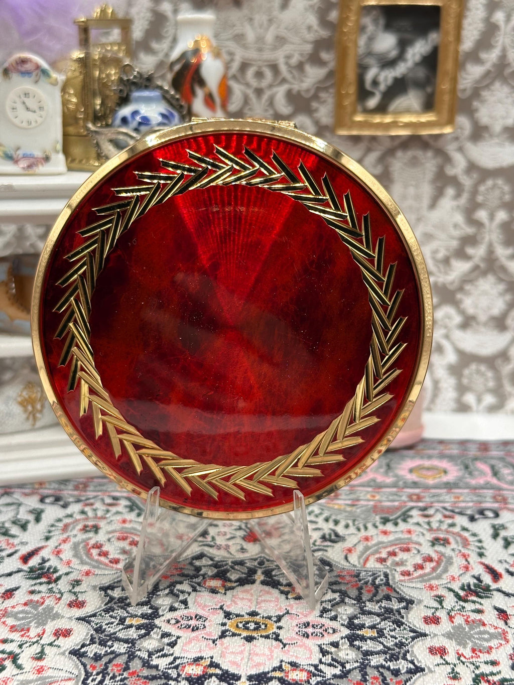 Vintage Melissa Creme Powder Compact | Red Guilloché Powder Compact | Gold Tone Mid Century Vanity Compact | 7.5cm