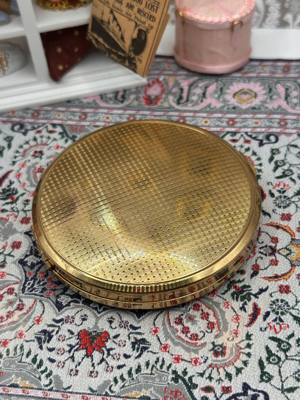 Vintage Melissa Creme Powder Compact | Red Guilloché Powder Compact | Gold Tone Mid Century Vanity Compact | 7.5cm