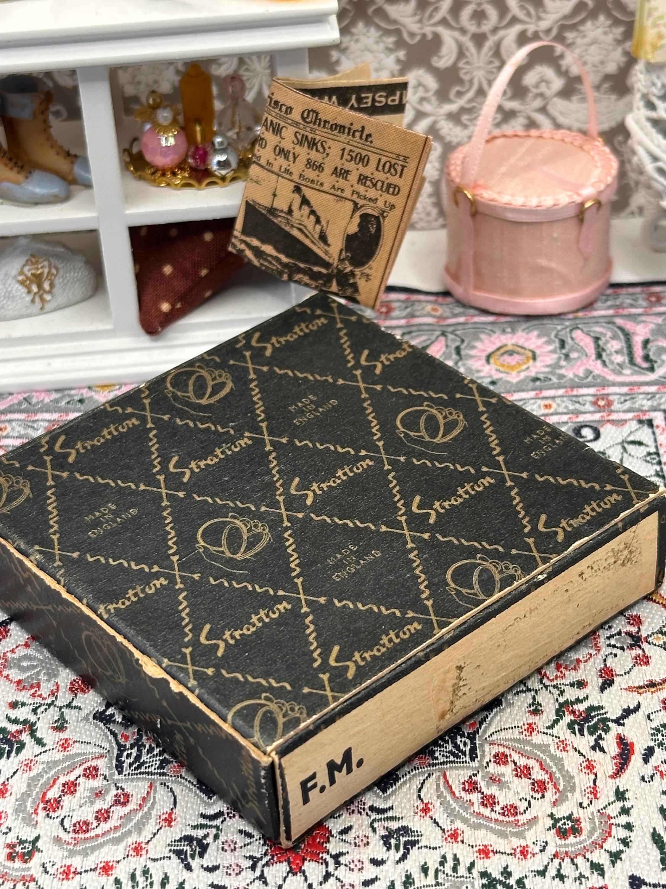 Vintage Stratton Slimline Powder Compact with Original Box & Pouch, Gold Tone Starburst Compact, Made in England