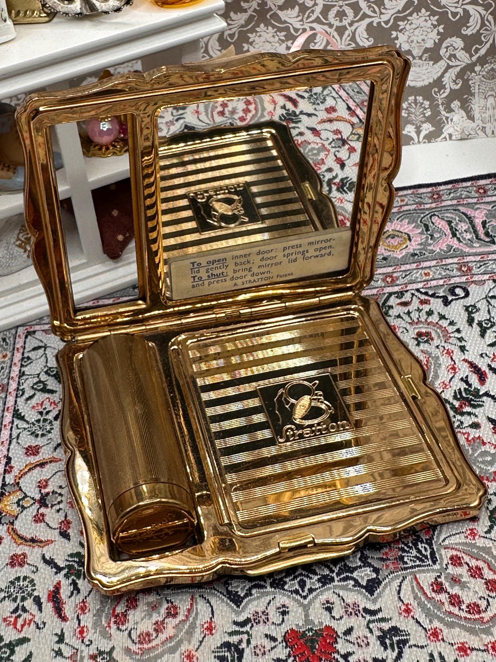 Vintage Stratton No 2 Powder Compact, Black and Gold Snowflake Design, Stratton Convertible Compact, Mid Century Vanity Compact, Collectible