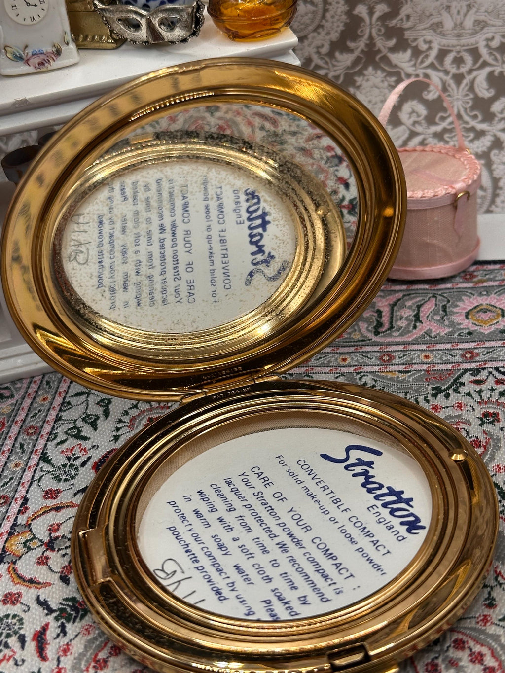 Vintage Stratton Powder Compact Mirror England – Scarlet Red Enamel Floral Convertible Powder Compact – Gold Tone Vanity Compact – 1950s