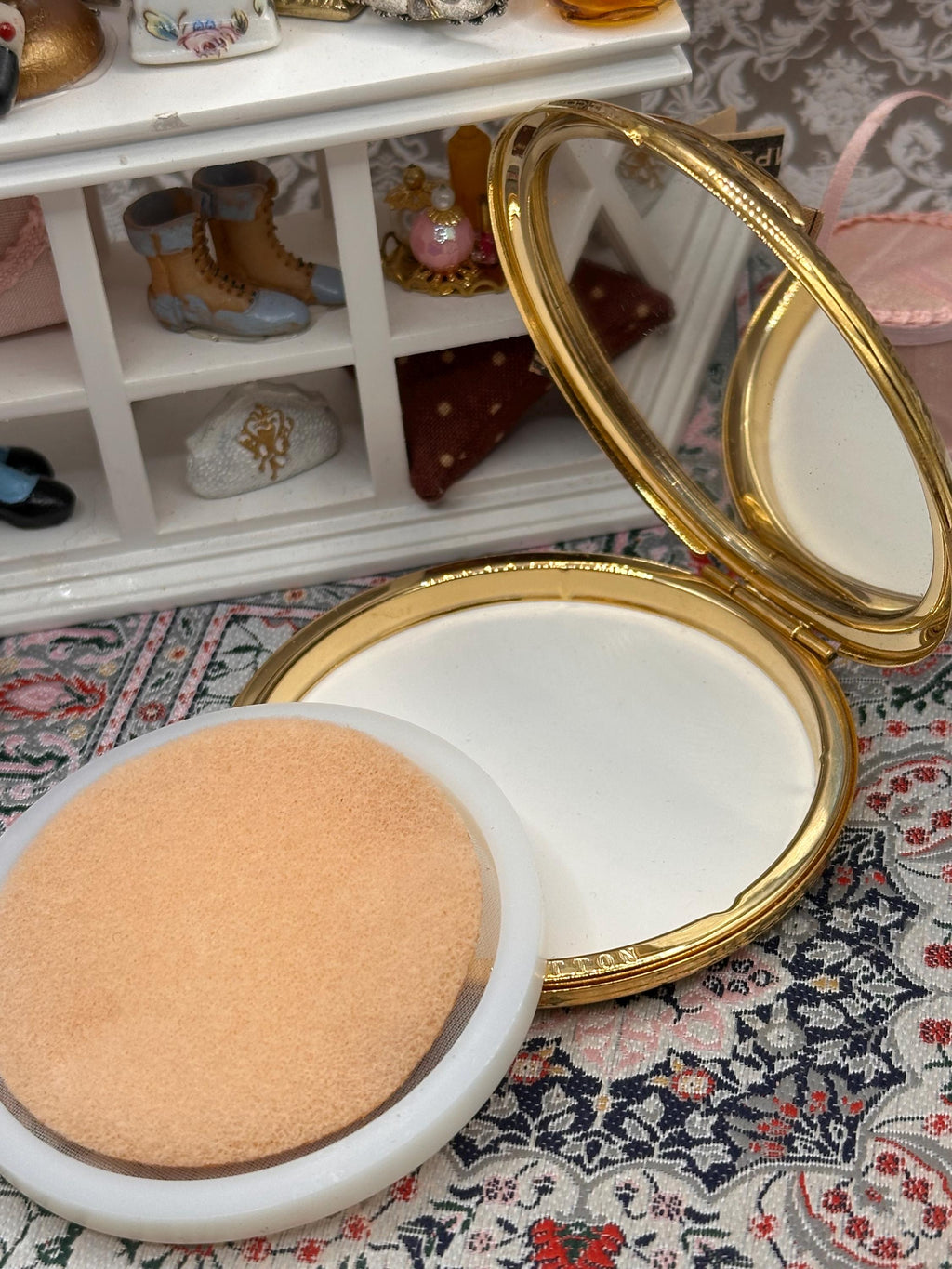 Vintage Stratton Powder Compact Black & Gold Red Enamel Art Deco Style Compact Mirror 7.5cm England