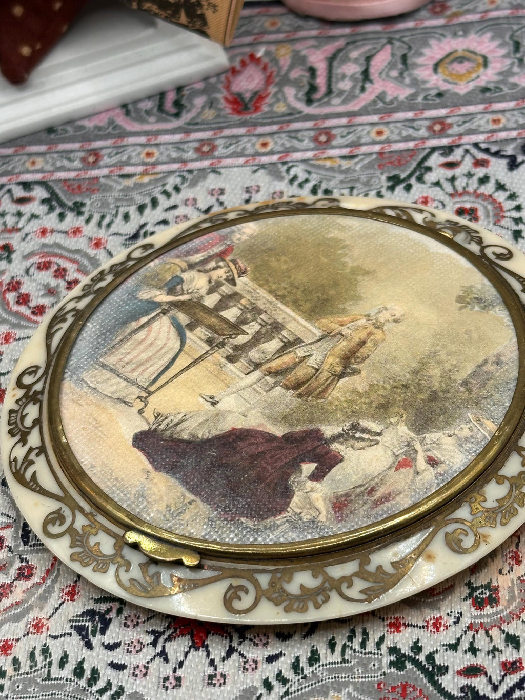 Vintage Celluloid Powder Compact Romantic Courting Scene Compact Mirror Vanity Compact 8.5cm