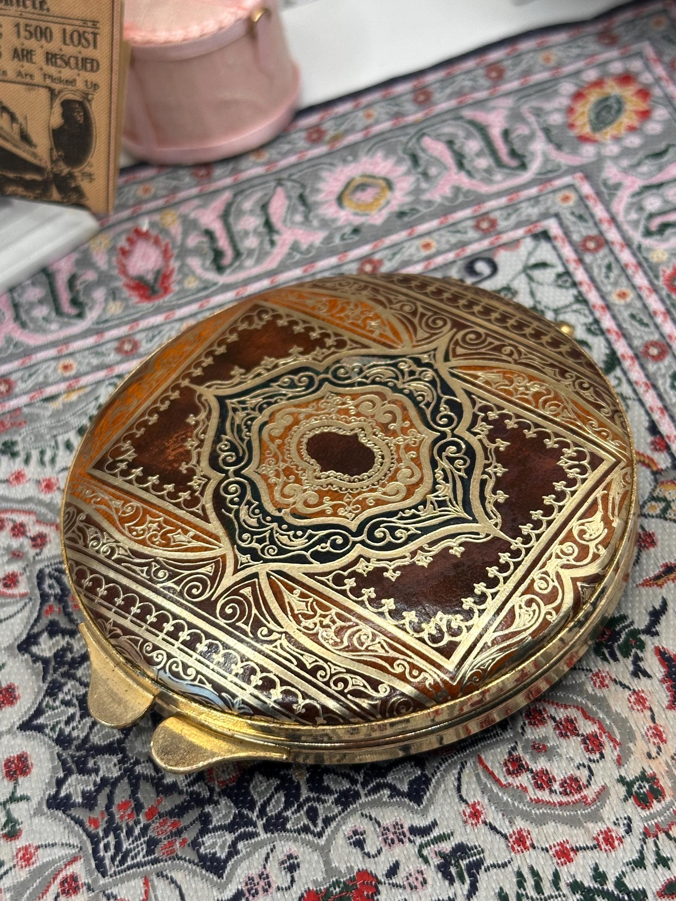 Vintage Leather Powder Compact Damascene Style Enamel Lid Vanity Compact Mirror Compact 1950s Vanity Accessory
