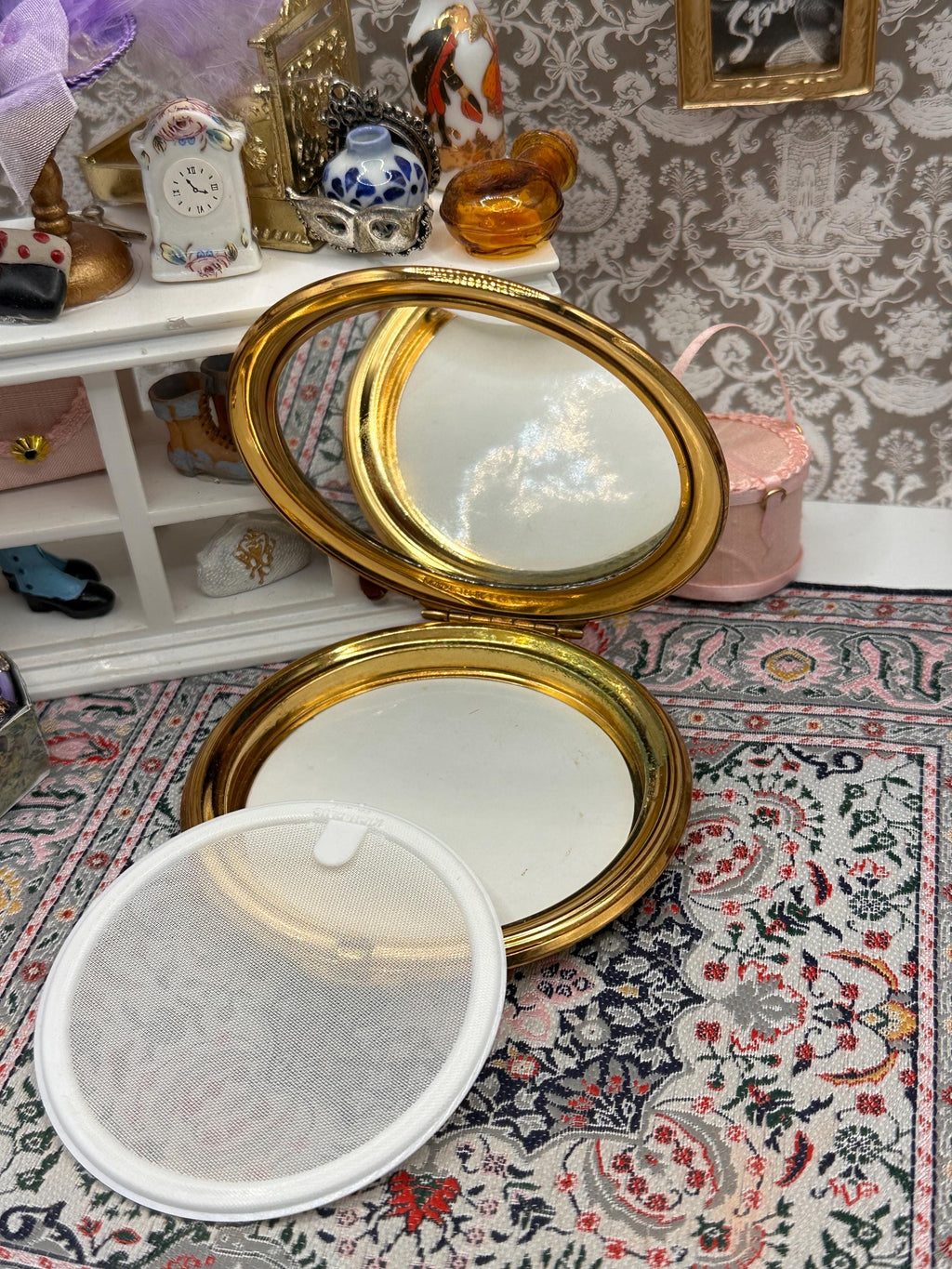 Kigu Powder Compact White Enamel Rose Bouquet Vintage Floral Compact Mirror Convertible Powder Compact Made in England