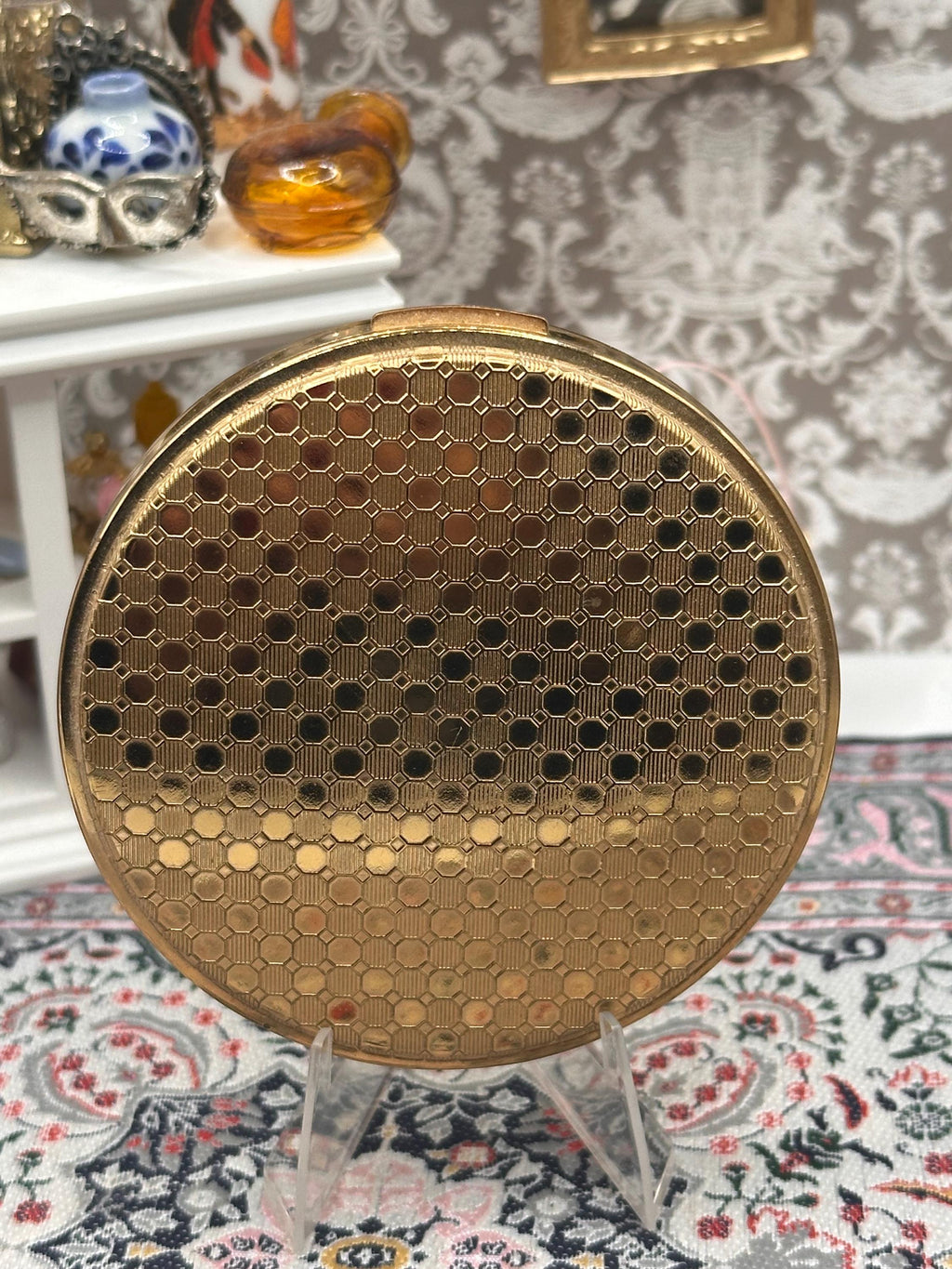 Vintage Elizabeth Arden Invisible Veil Powder Compact 7.5cm Gold Tone Vanity Compact