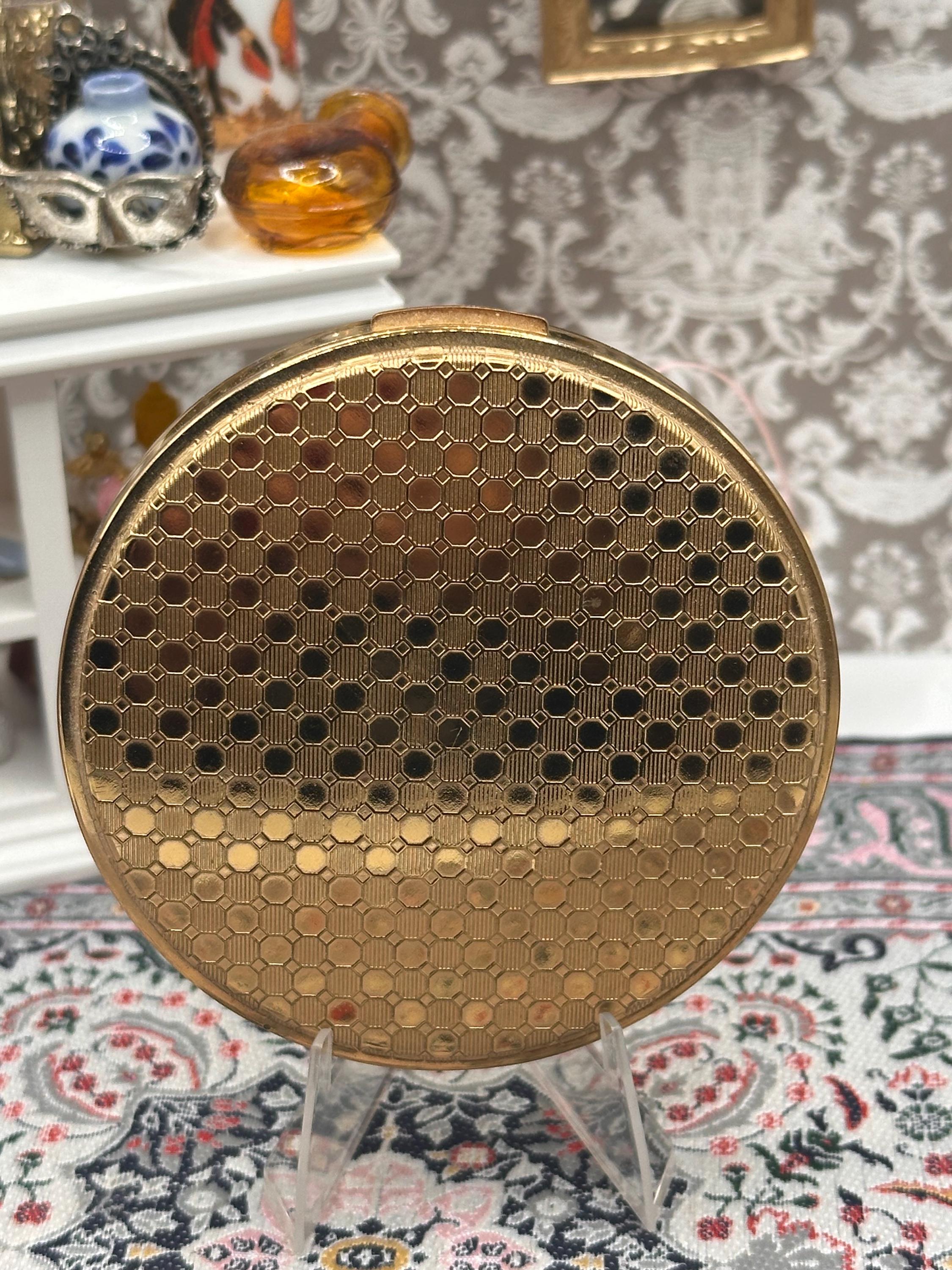 Vintage Elizabeth Arden Invisible Veil Powder Compact 7.5cm Gold Tone Vanity Compact