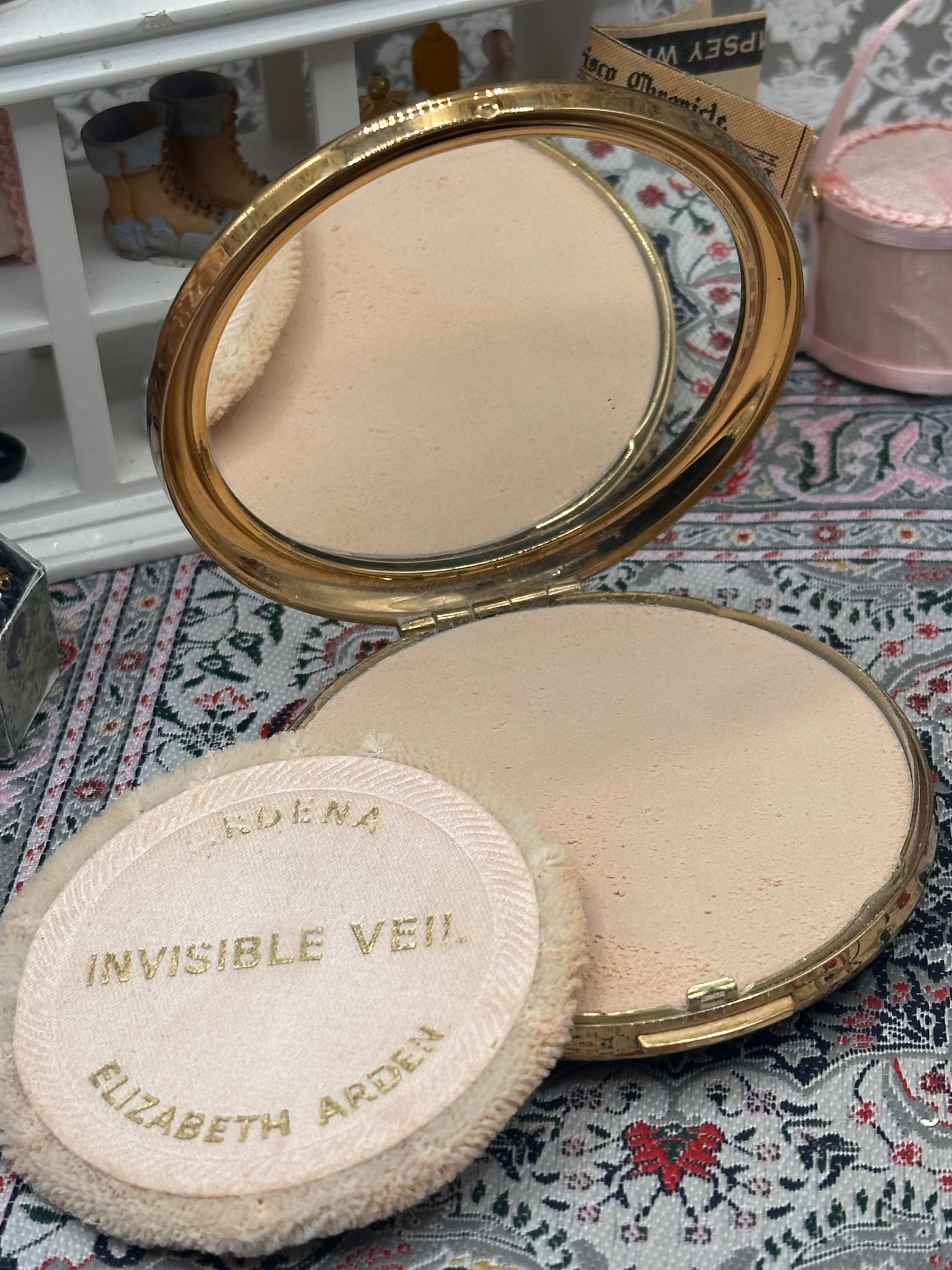 Vintage Elizabeth Arden Invisible Veil Powder Compact 7.5cm Gold Tone Vanity Compact