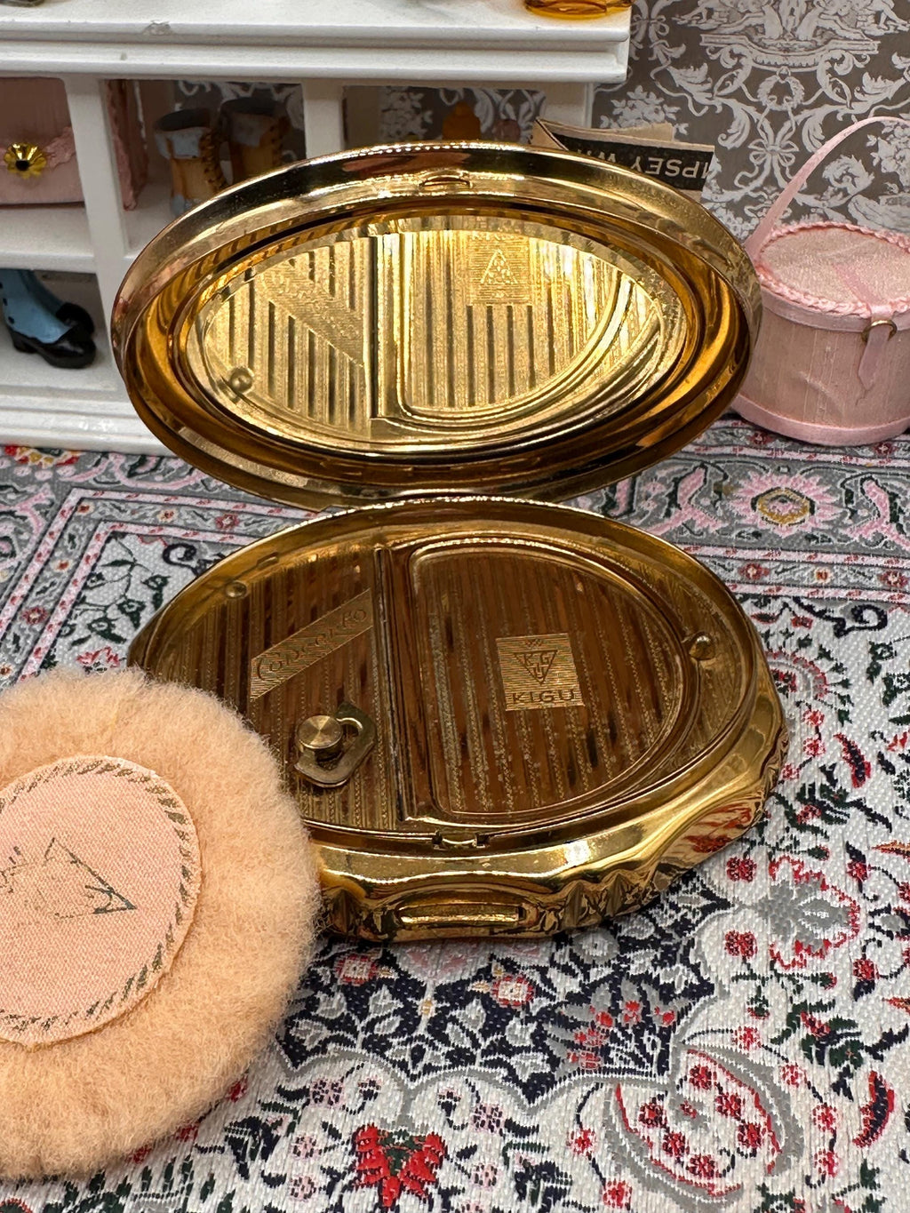 Vintage Kigu Musical Powder Compact with Original Puff & Sifter – Working Music Box Compact – 8cm x 6.5cm
