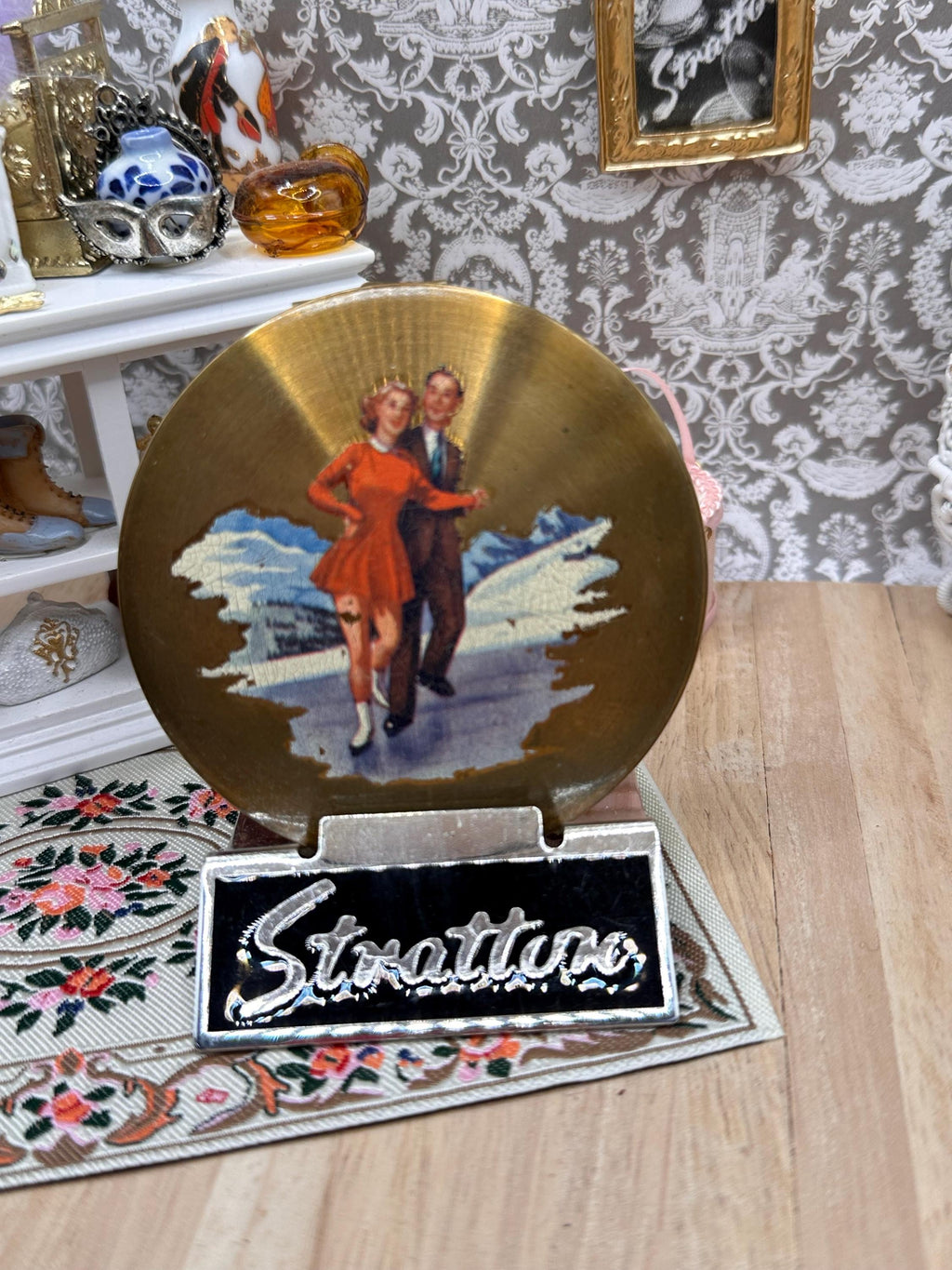Vintage Stratton Powder Compact Ice Skating Scene Compact Mirror England 7.5cm Winter Sports Collectible