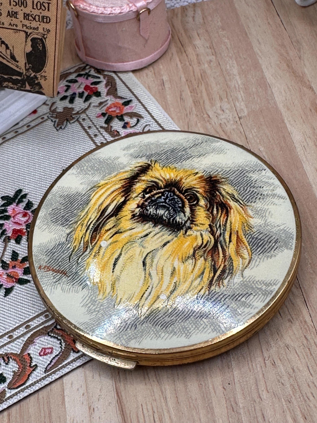 Vintage Stratton Pekingese Powder Compact England 7cm Enamel Dog Compact With Original Puff & Sifter