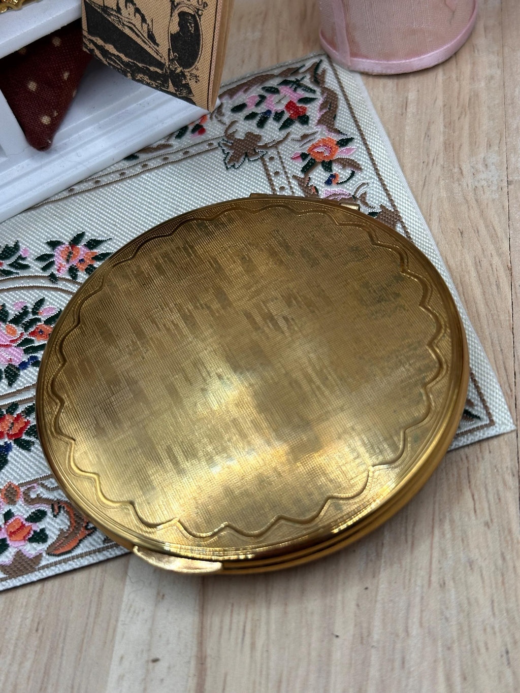 Vintage Kigu Dancing Deer Powder Compact With Original Puff, Tag & Presentation Box 7.5cm