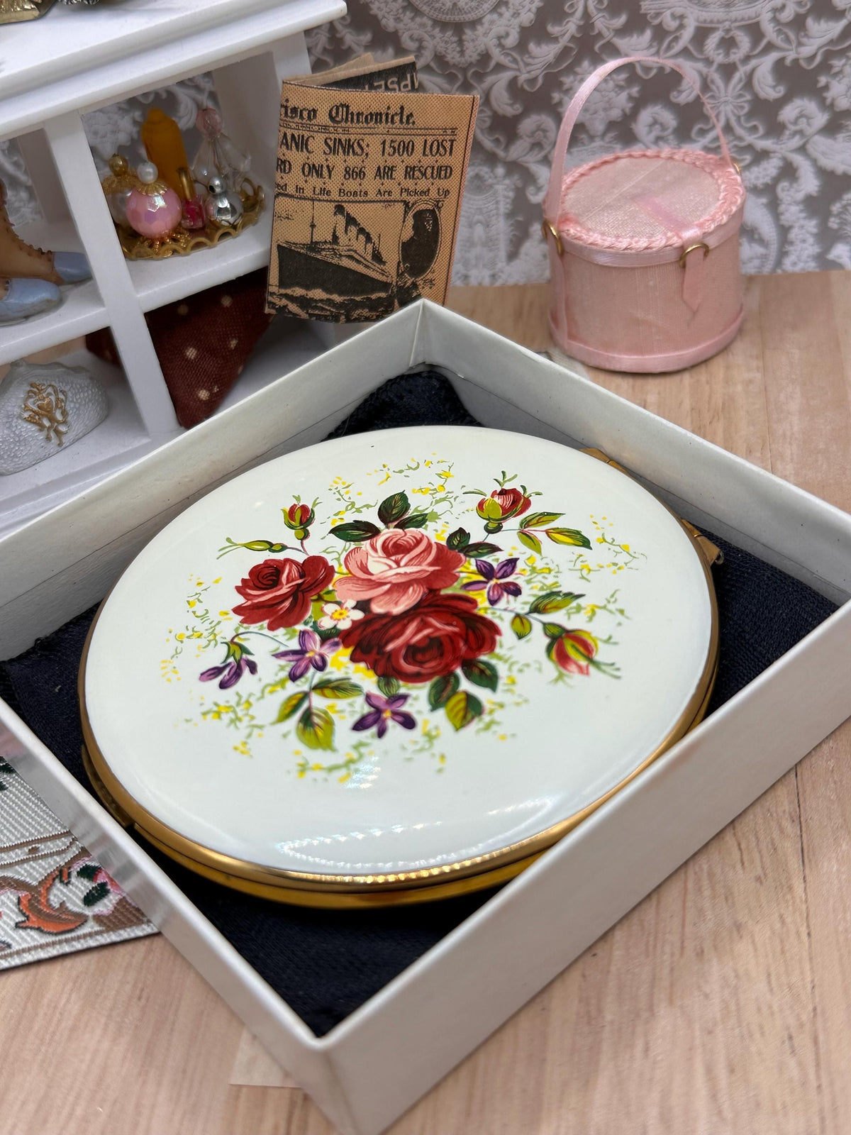 Vintage Kigu Powder Compact White Enamel Rose Bouquet Design with Original Box & Pouch 1950s Vanity Collectible