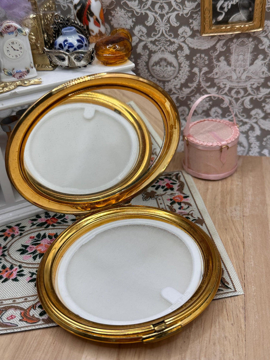 Vintage Kigu Powder Compact White Enamel Rose Bouquet Design with Original Box & Pouch 1950s Vanity Collectible