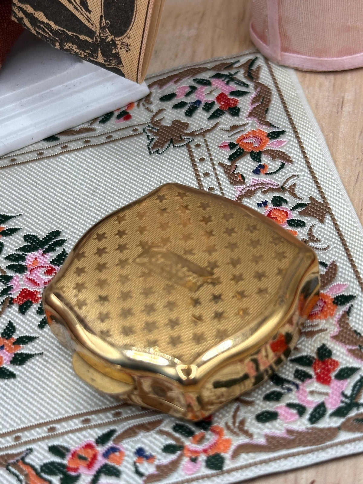Vintage Stratton Pill Box Gold Tone Vanity Accessory Compact Tablet Holder Made in England