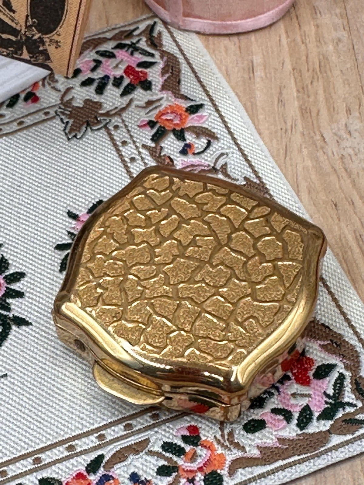 Vintage Stratton Pill Box Gold Tone Vanity Accessory Compact Tablet Holder Made in England