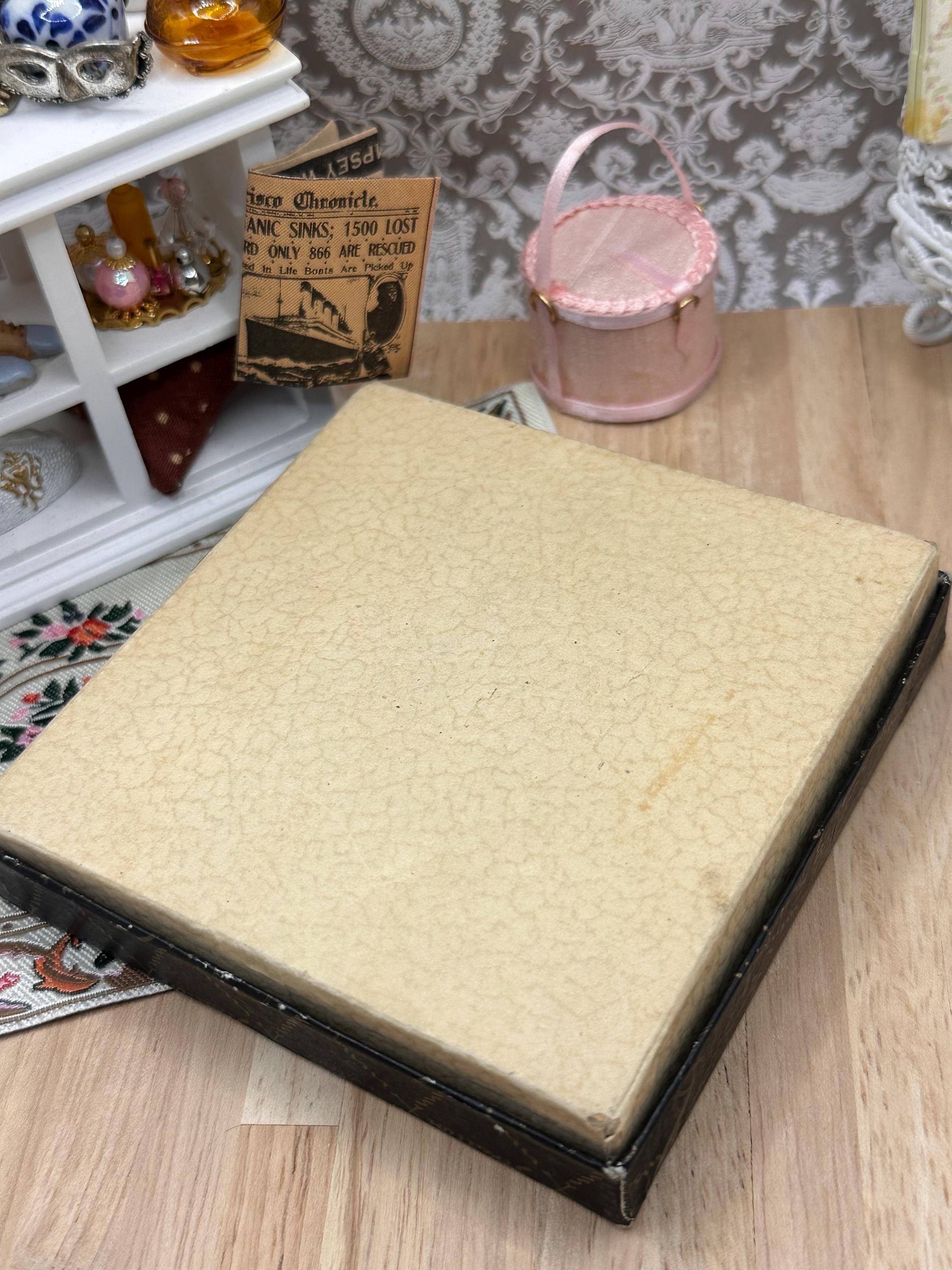 Vintage Stratton Mother of Pearl Powder Compact with Original Box, Pouch & Sifter – Convertible Compact – England