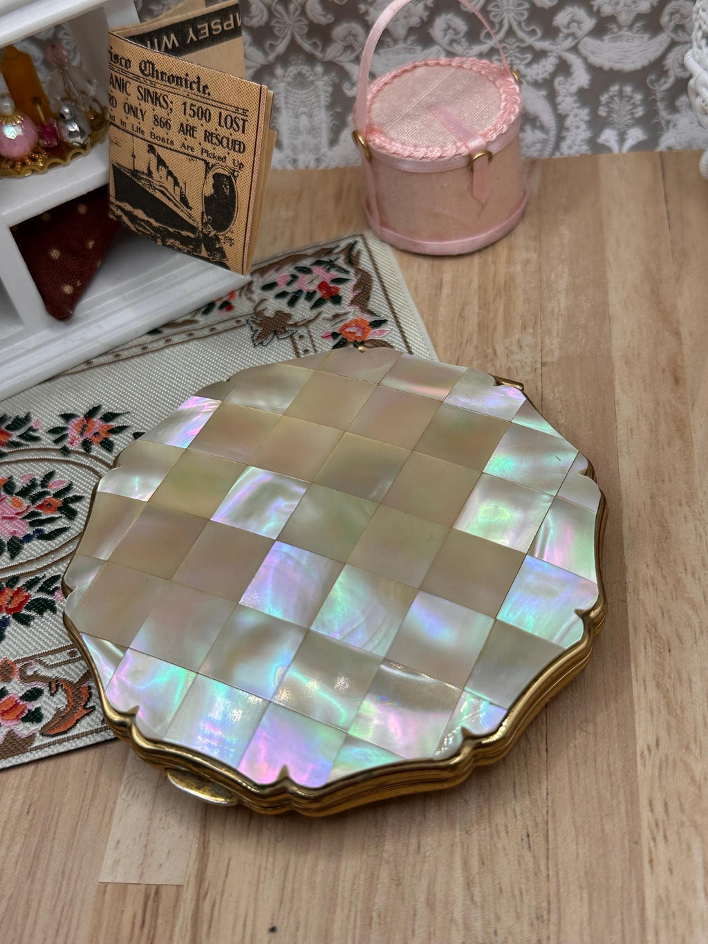 Vintage Stratton Mother of Pearl Powder Compact with Original Box, Pouch & Sifter – Convertible Compact – England
