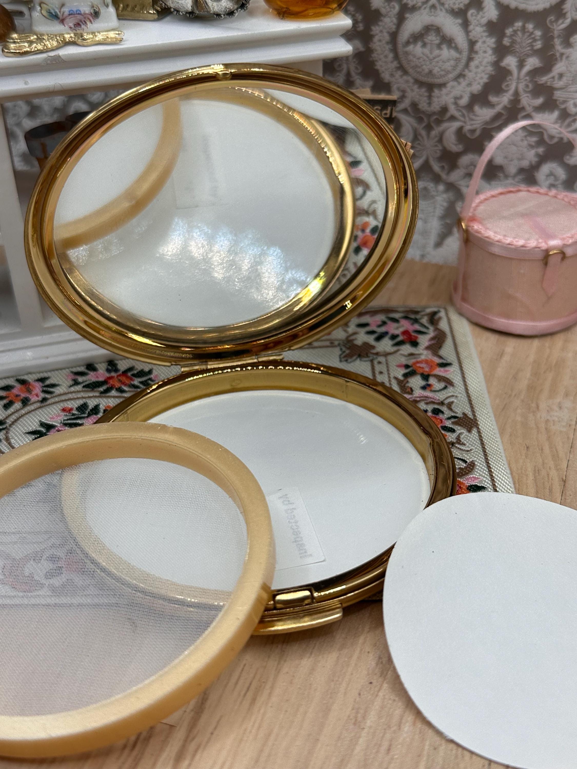 Vintage Stratton Gold Tone Powder Compact with Original Box, Pouch & Sifter – Paisley Engine Turned – Made in England