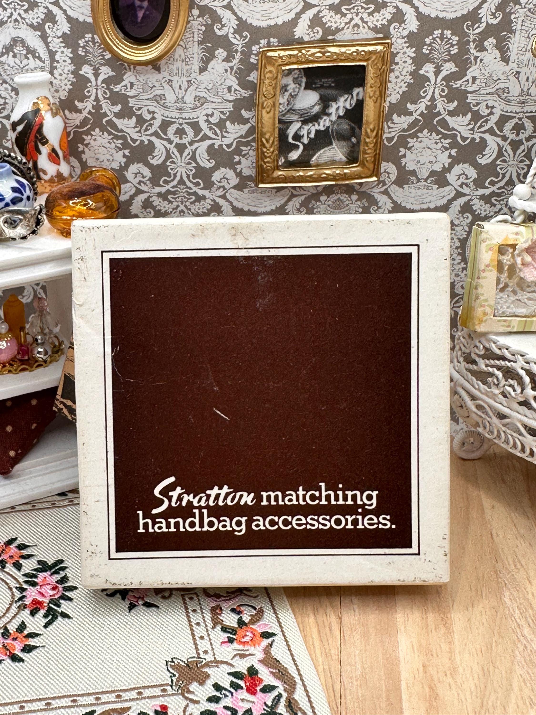 Vintage Stratton Gold Tone Powder Compact with Original Box, Pouch & Sifter – Paisley Engine Turned – Made in England