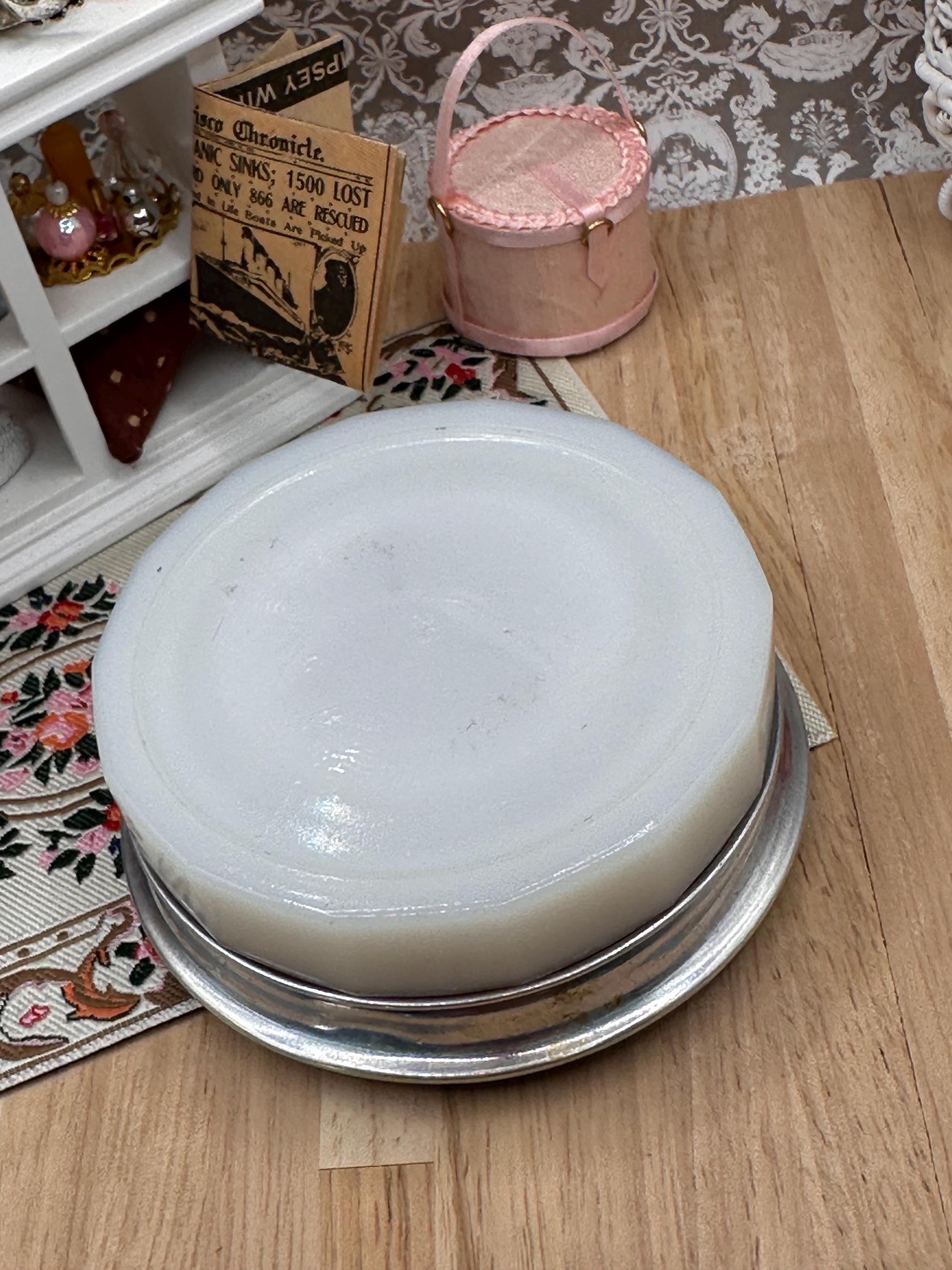 Vintage Gwenda Foiled Harbour Scene Powder Bowl with Original Puff & Inner Cover – Art Deco Milk Glass Vanity Powder Pot – Made in England
