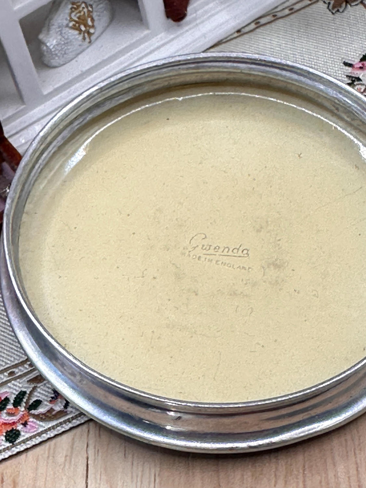 Vintage Gwenda Foiled Harbour Scene Powder Bowl with Original Puff & Inner Cover – Art Deco Milk Glass Vanity Powder Pot – Made in England