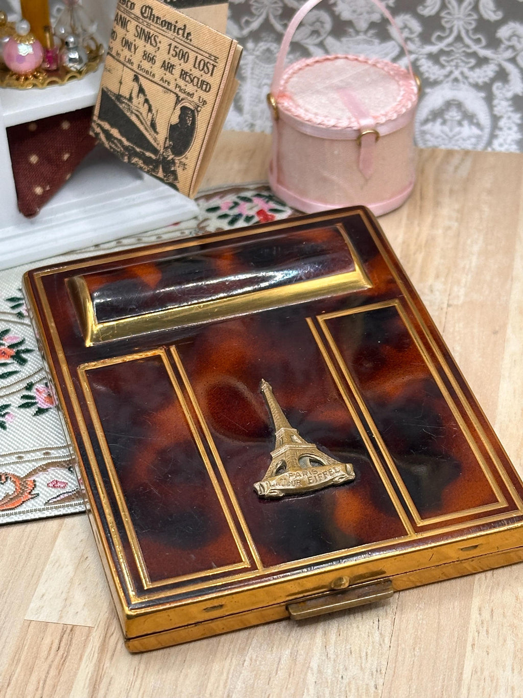 Vintage Art Deco Paris Eiffel Tower Souvenir Powder Compact Faux Tortoiseshell Vanity Compact c1930s 1940s